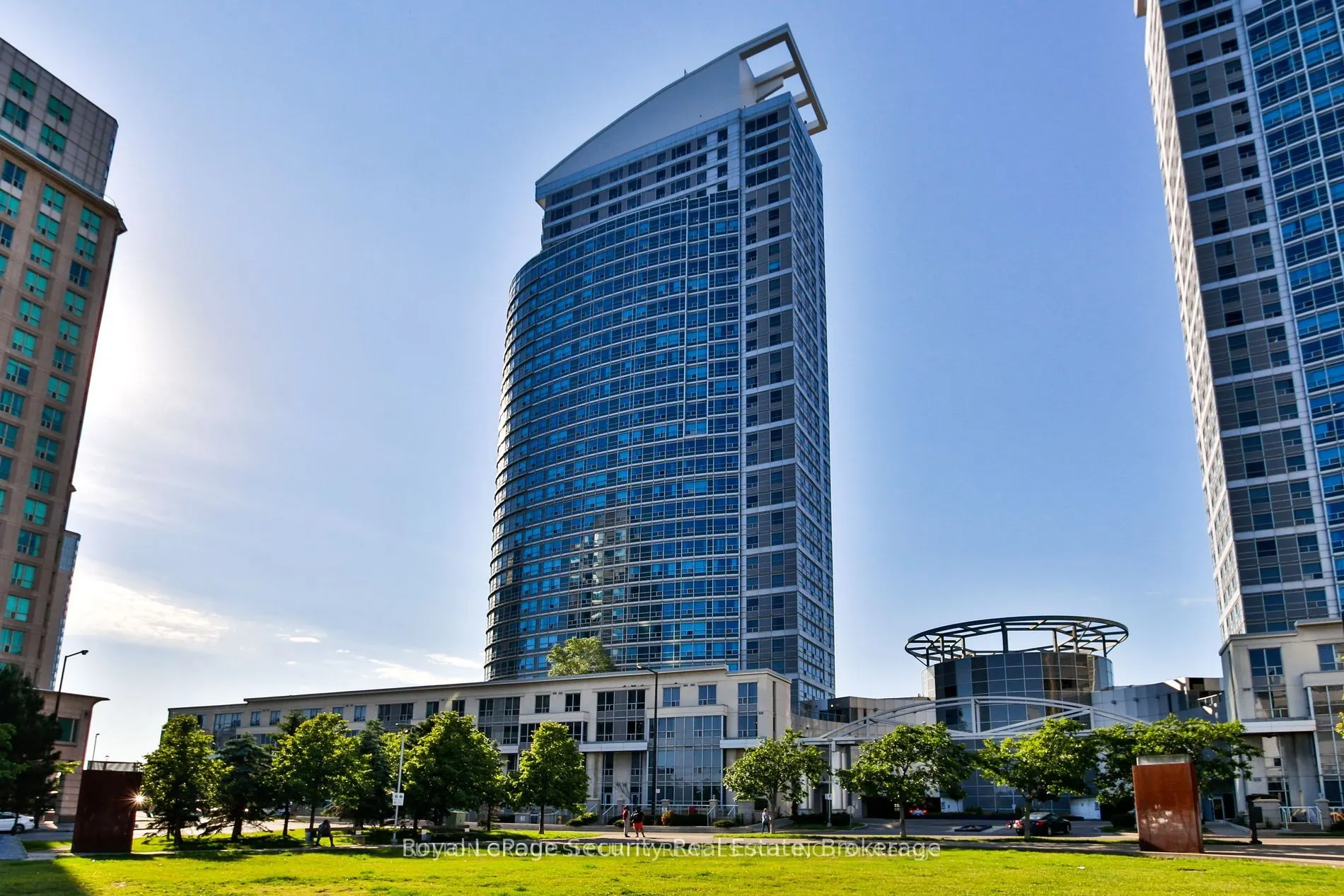 36 Lee Centre Drive, #2003