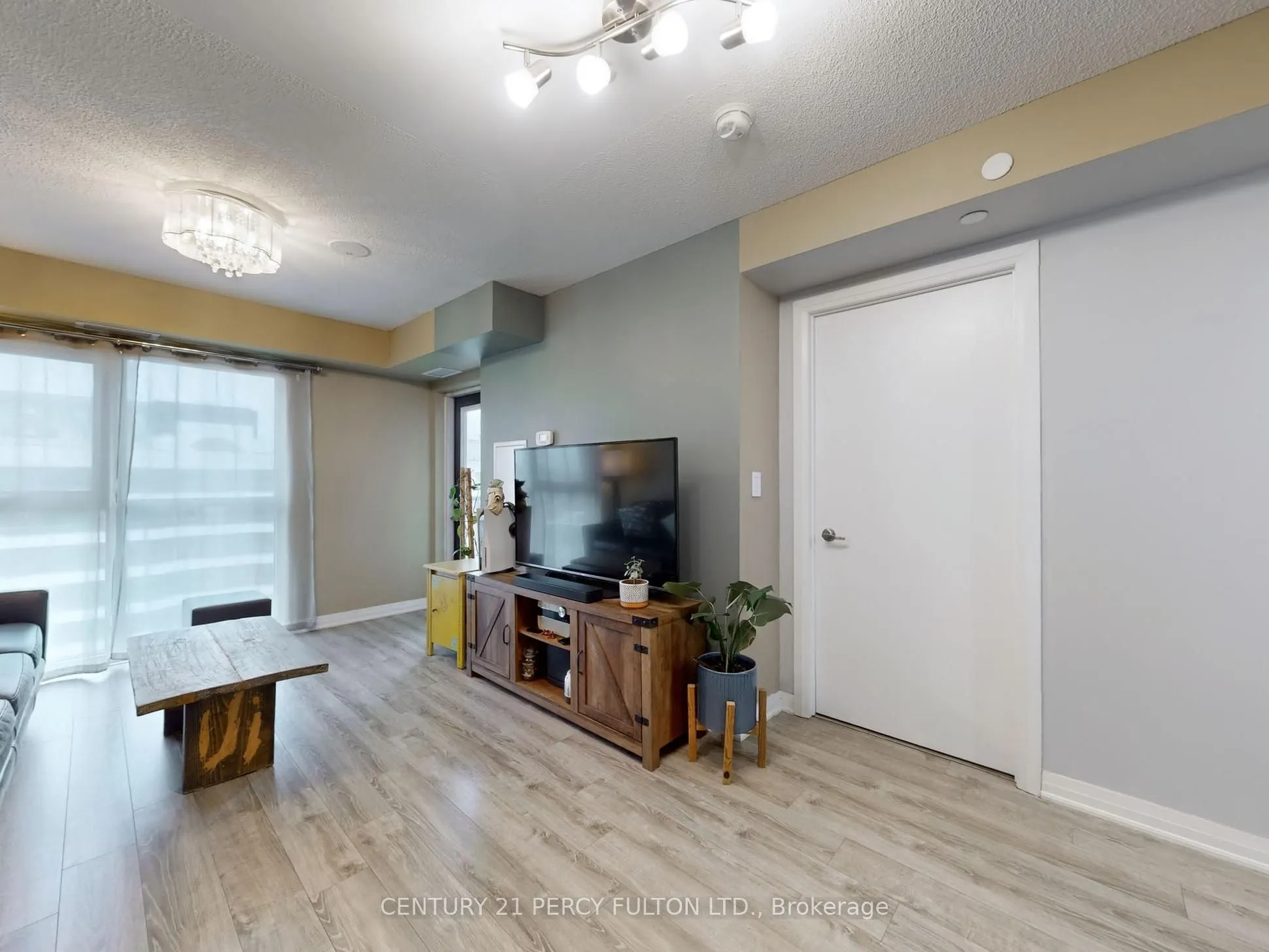 2152 Lawrence Avenue E, #1504
