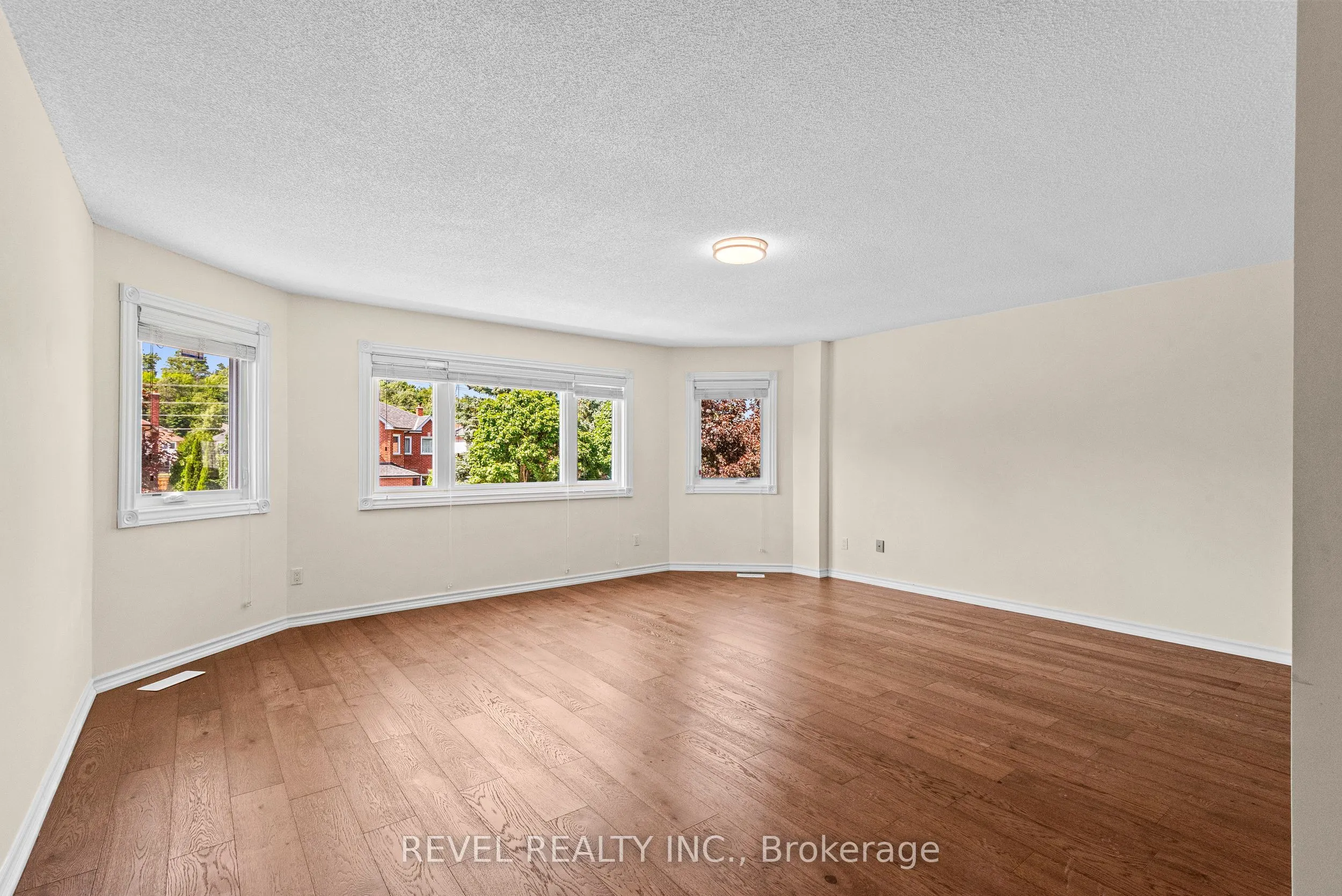 1005 Sandcliff Drive
