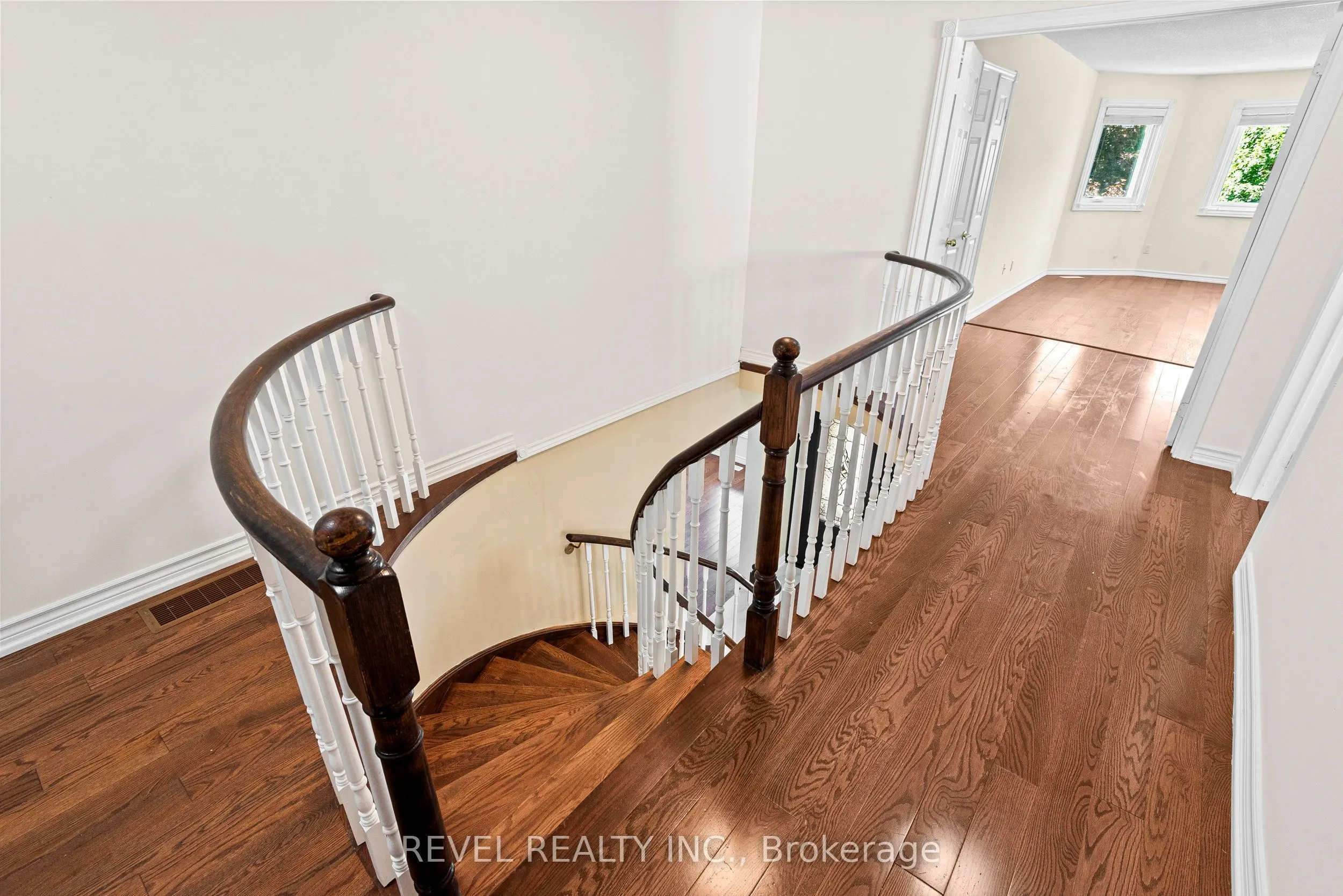 1005 Sandcliff Drive