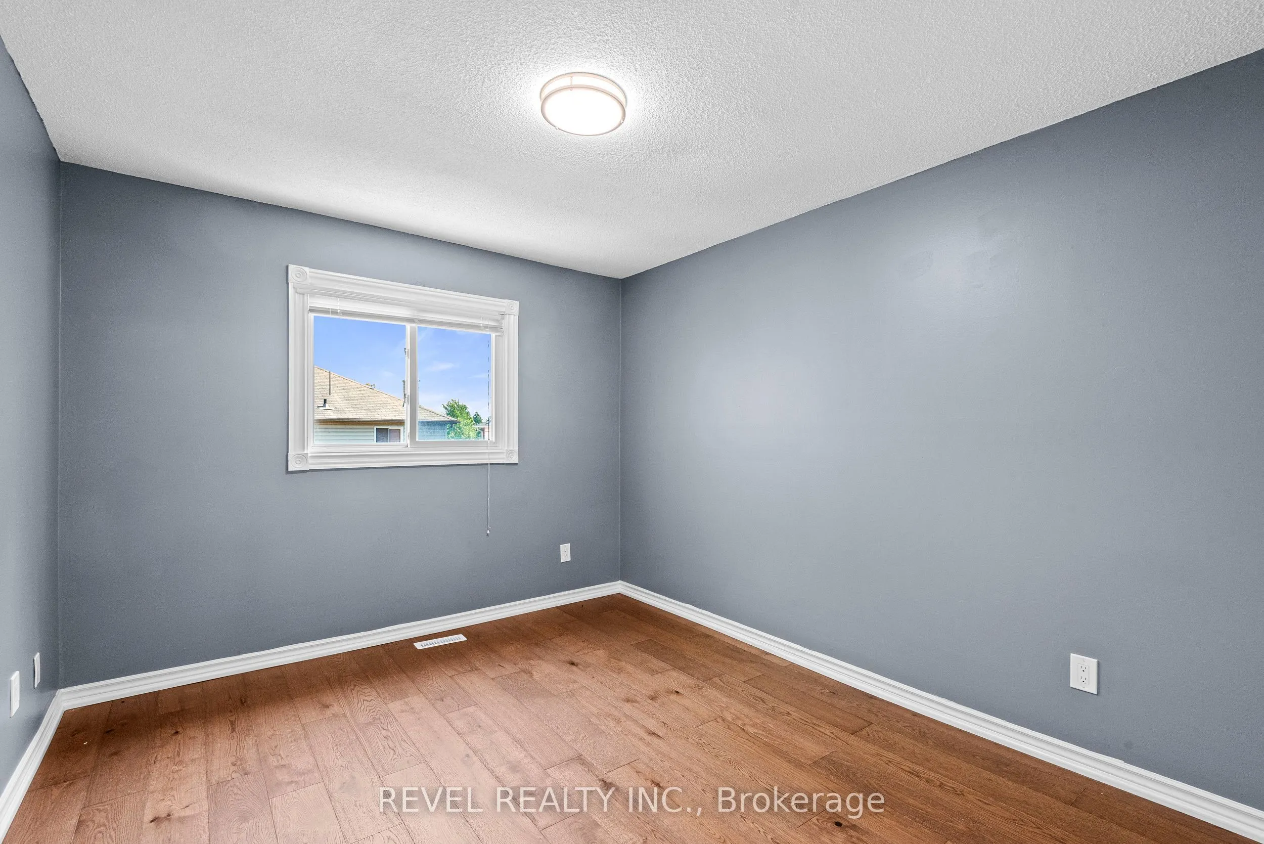 1005 Sandcliff Drive