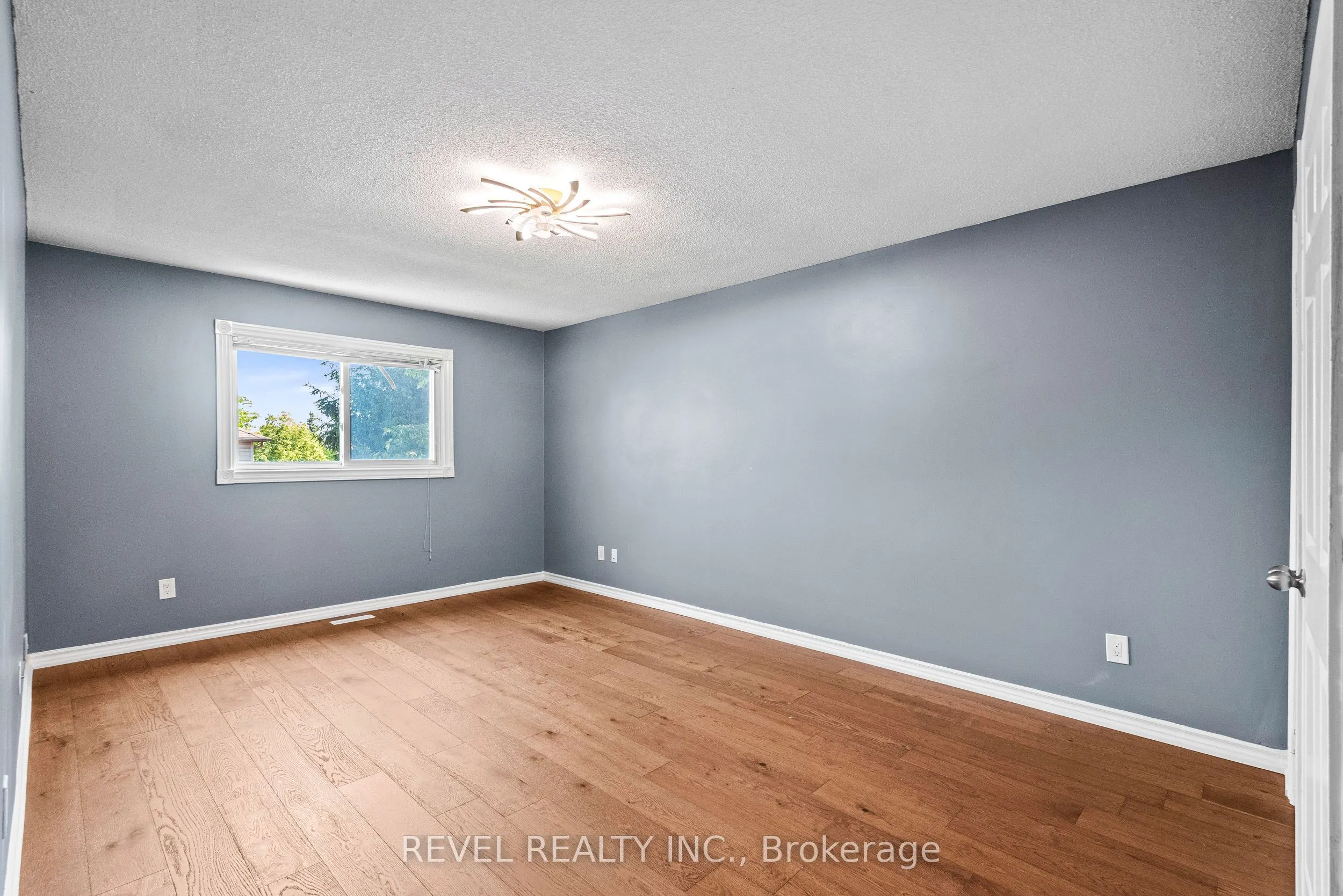 1005 Sandcliff Drive