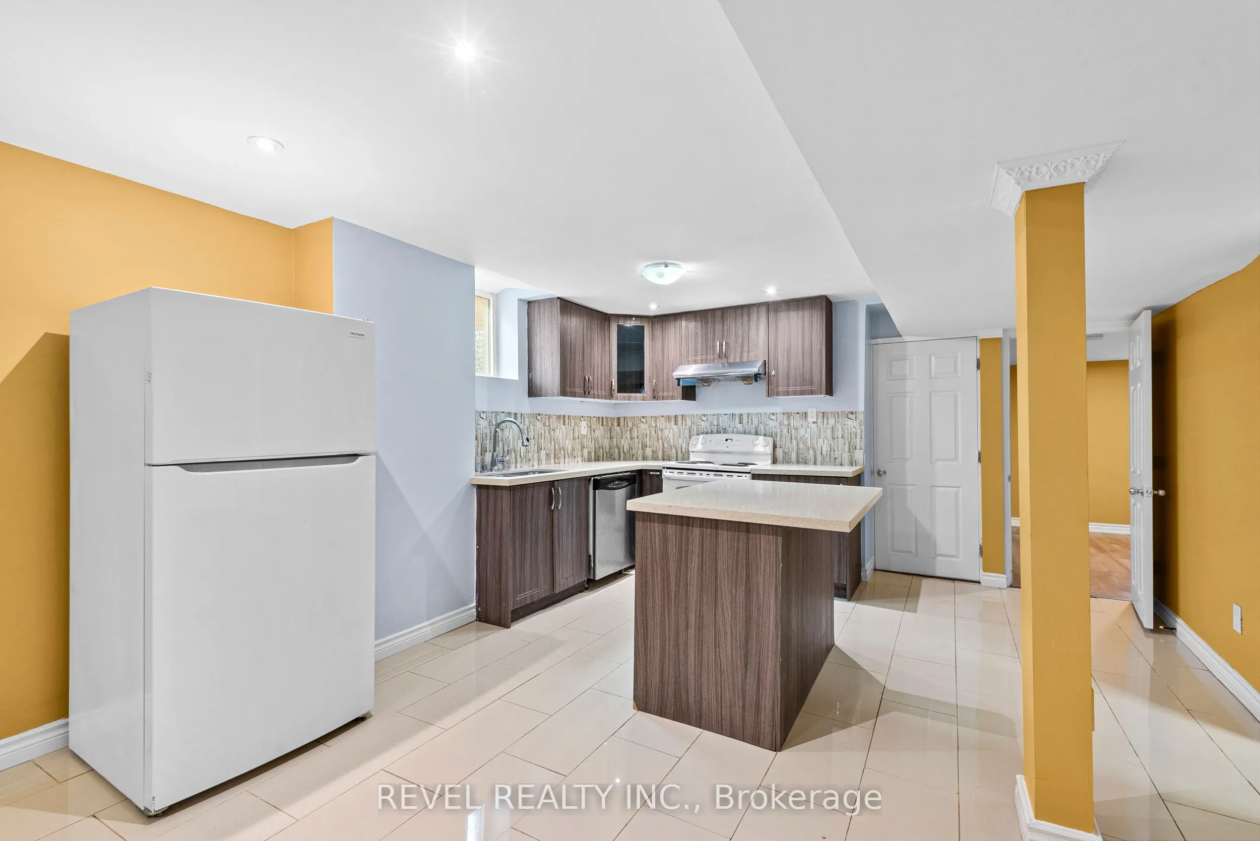 1005 Sandcliff Drive