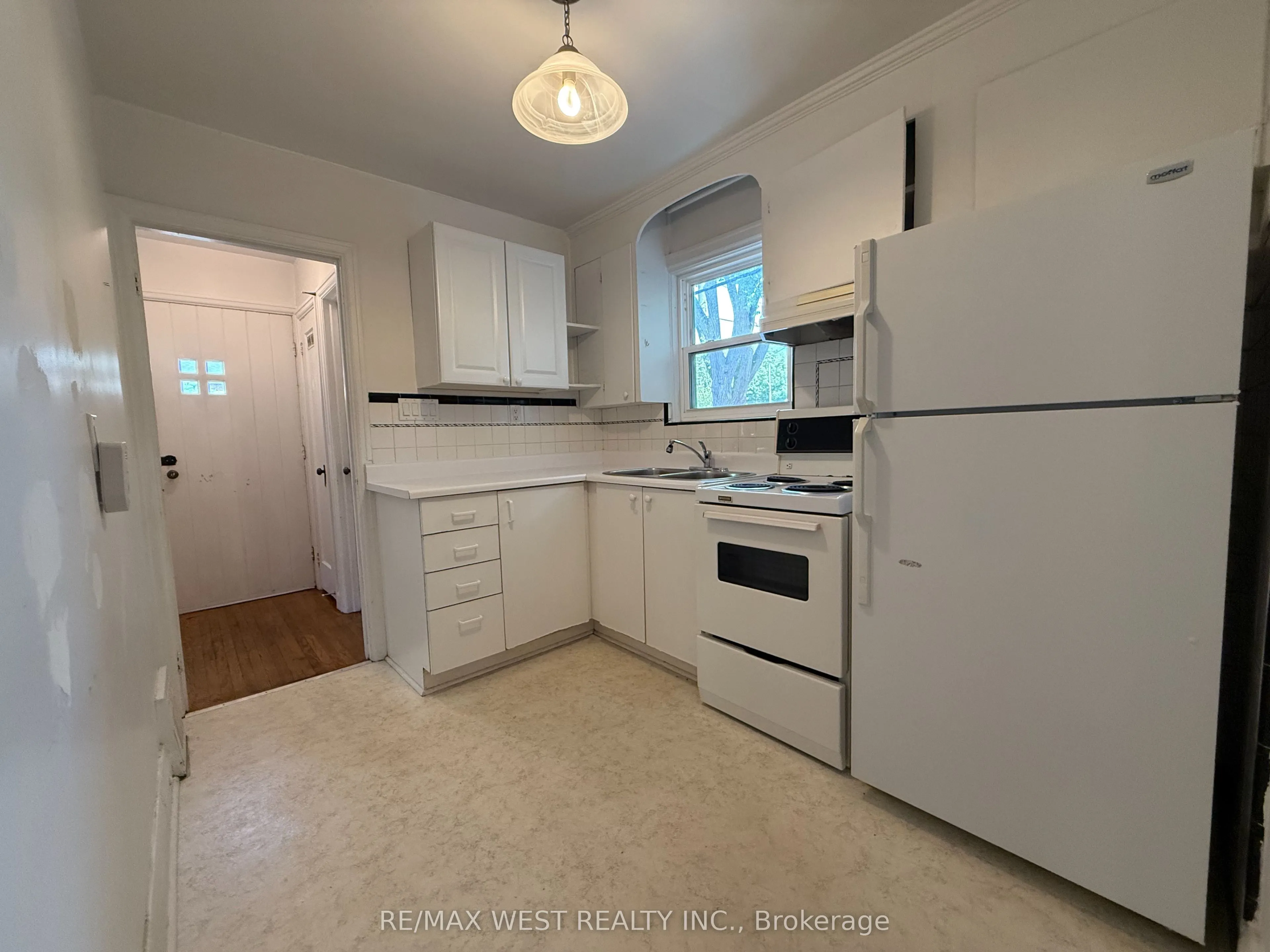 27 Frater Avenue