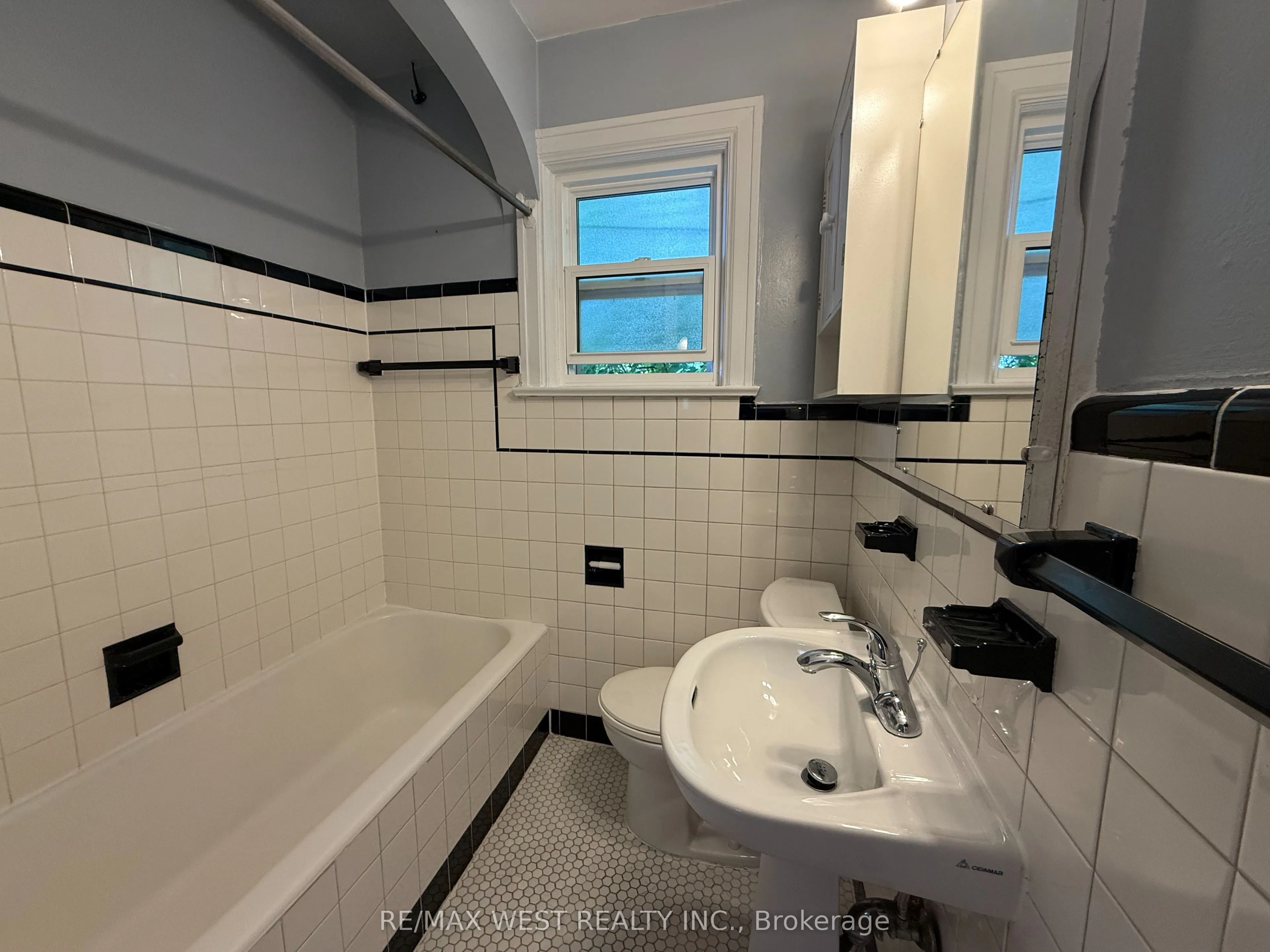 27 Frater Avenue