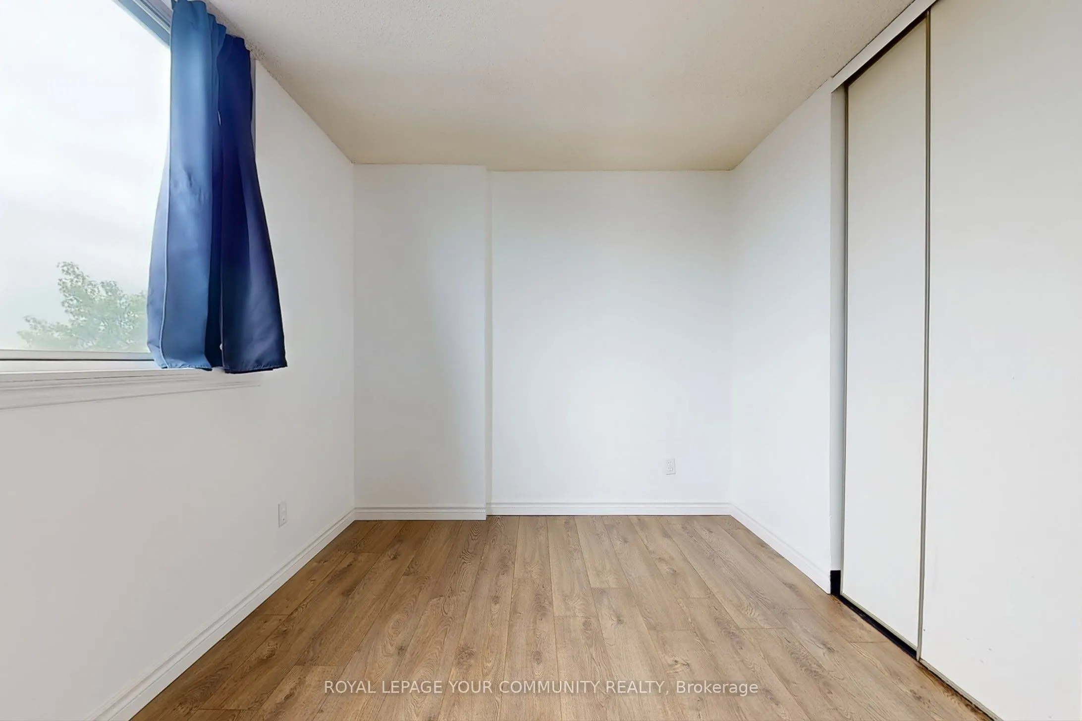1665 Victoria Park Avenue, #806