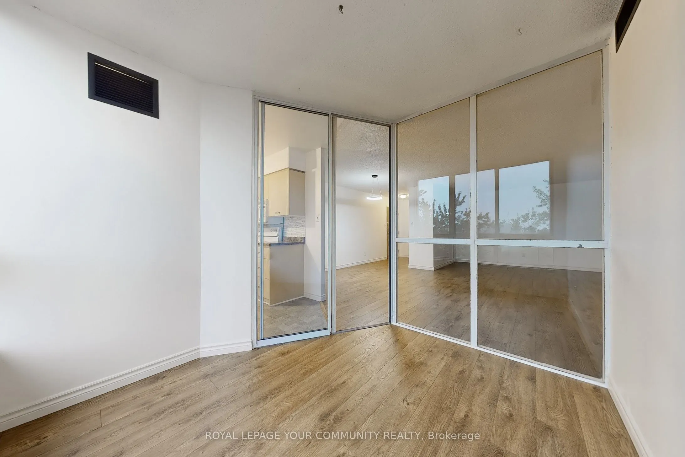 1665 Victoria Park Avenue, #806