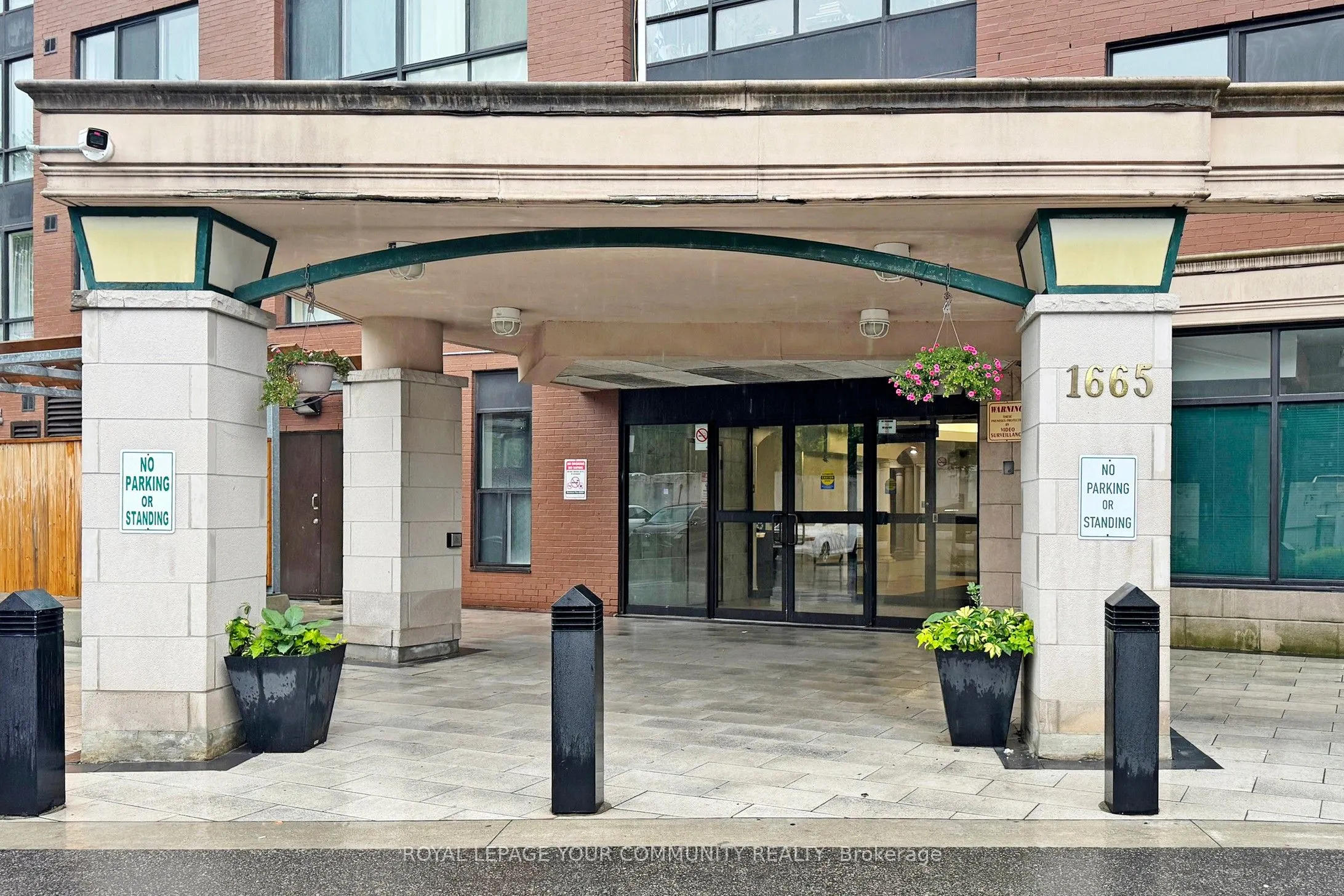 1665 Victoria Park Avenue, #806