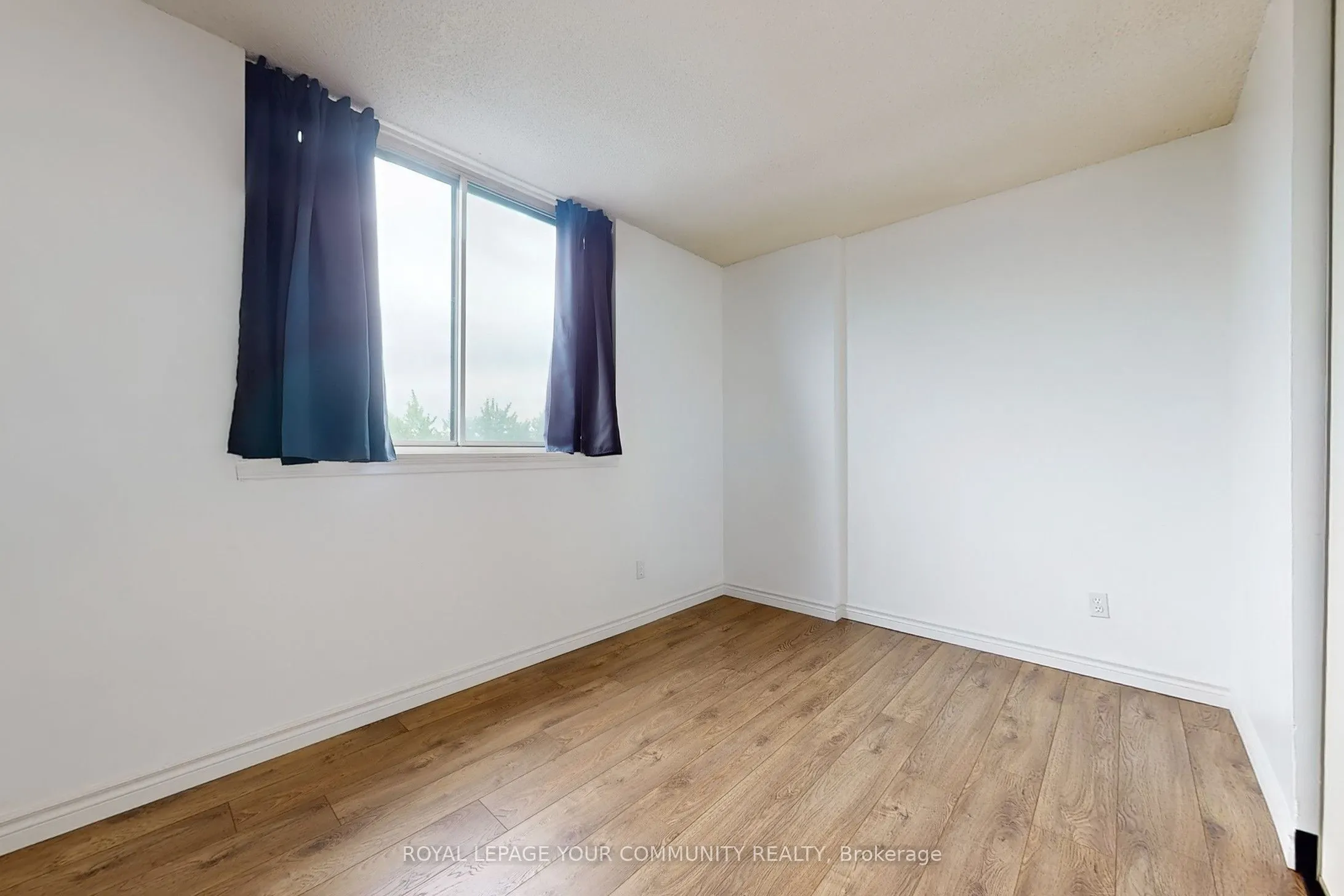 1665 Victoria Park Avenue, #806