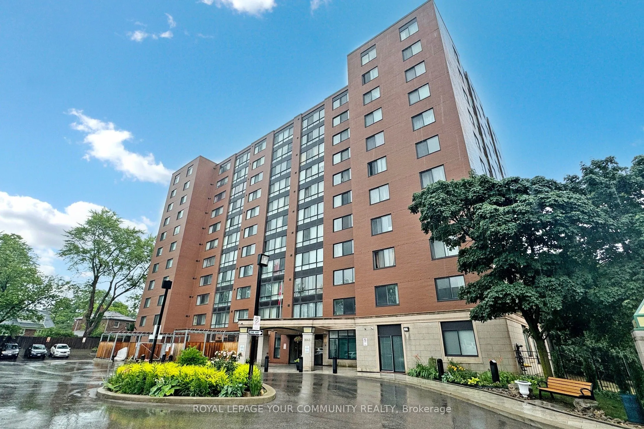 1665 Victoria Park Avenue, #806