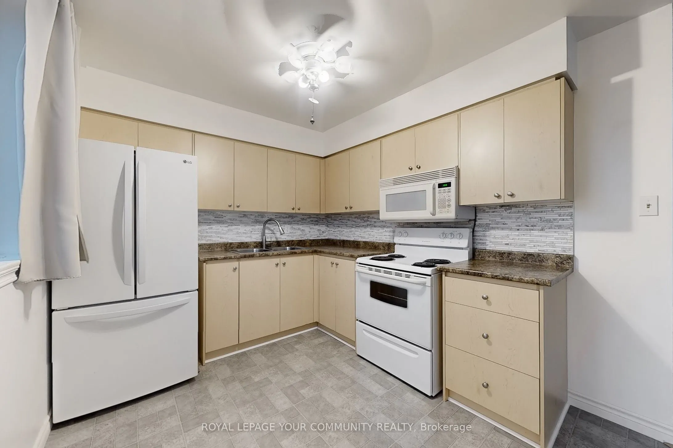 1665 Victoria Park Avenue, #806