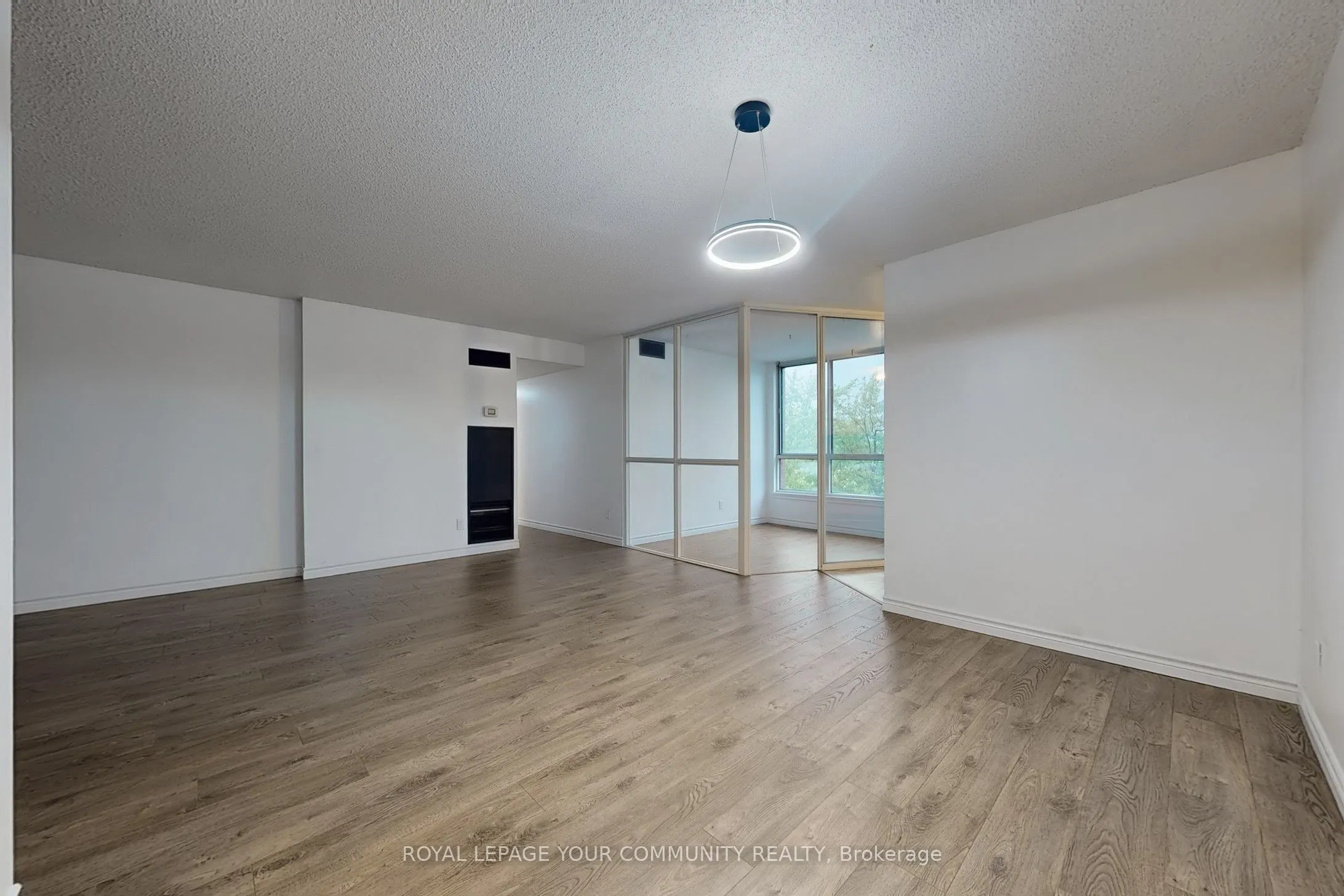 1665 Victoria Park Avenue, #806