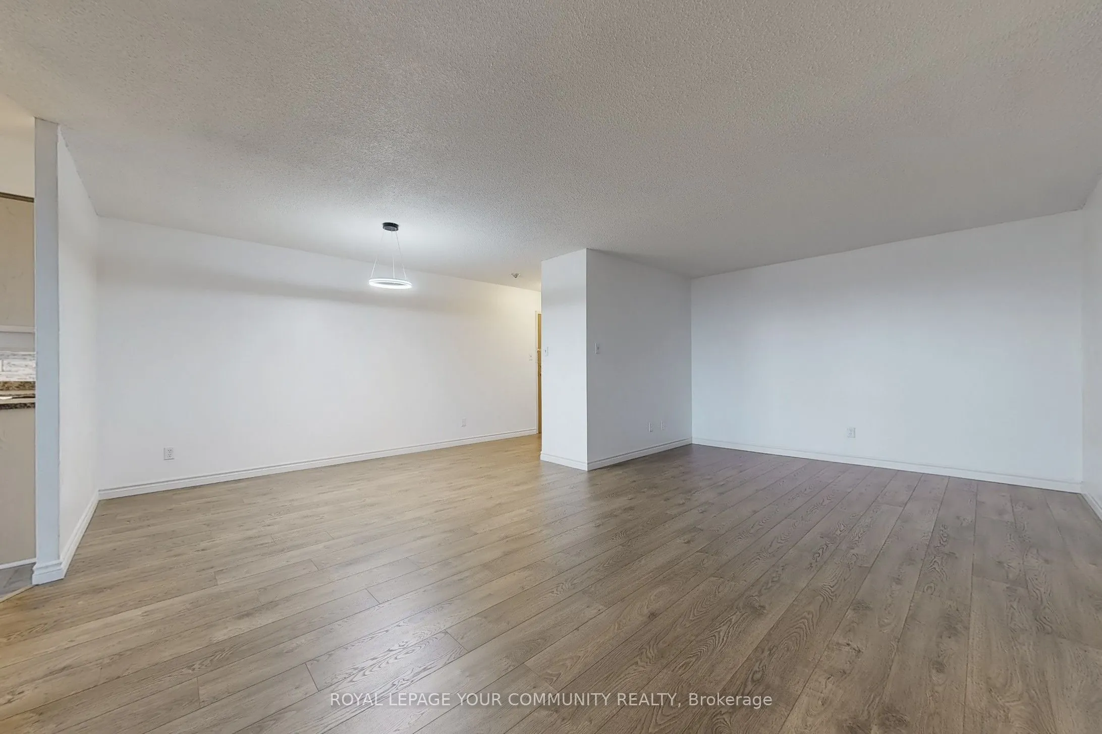 1665 Victoria Park Avenue, #806
