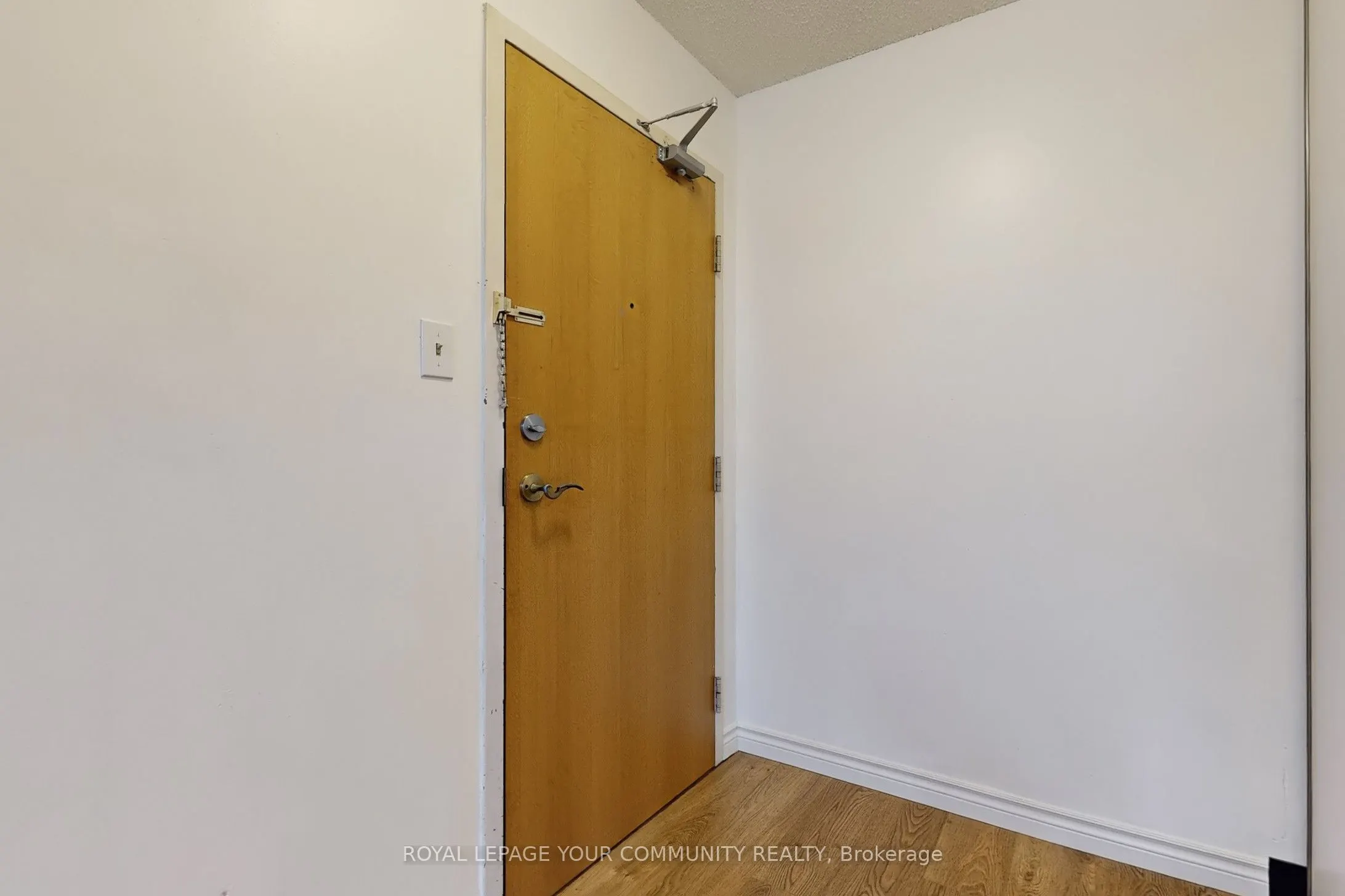 1665 Victoria Park Avenue, #806