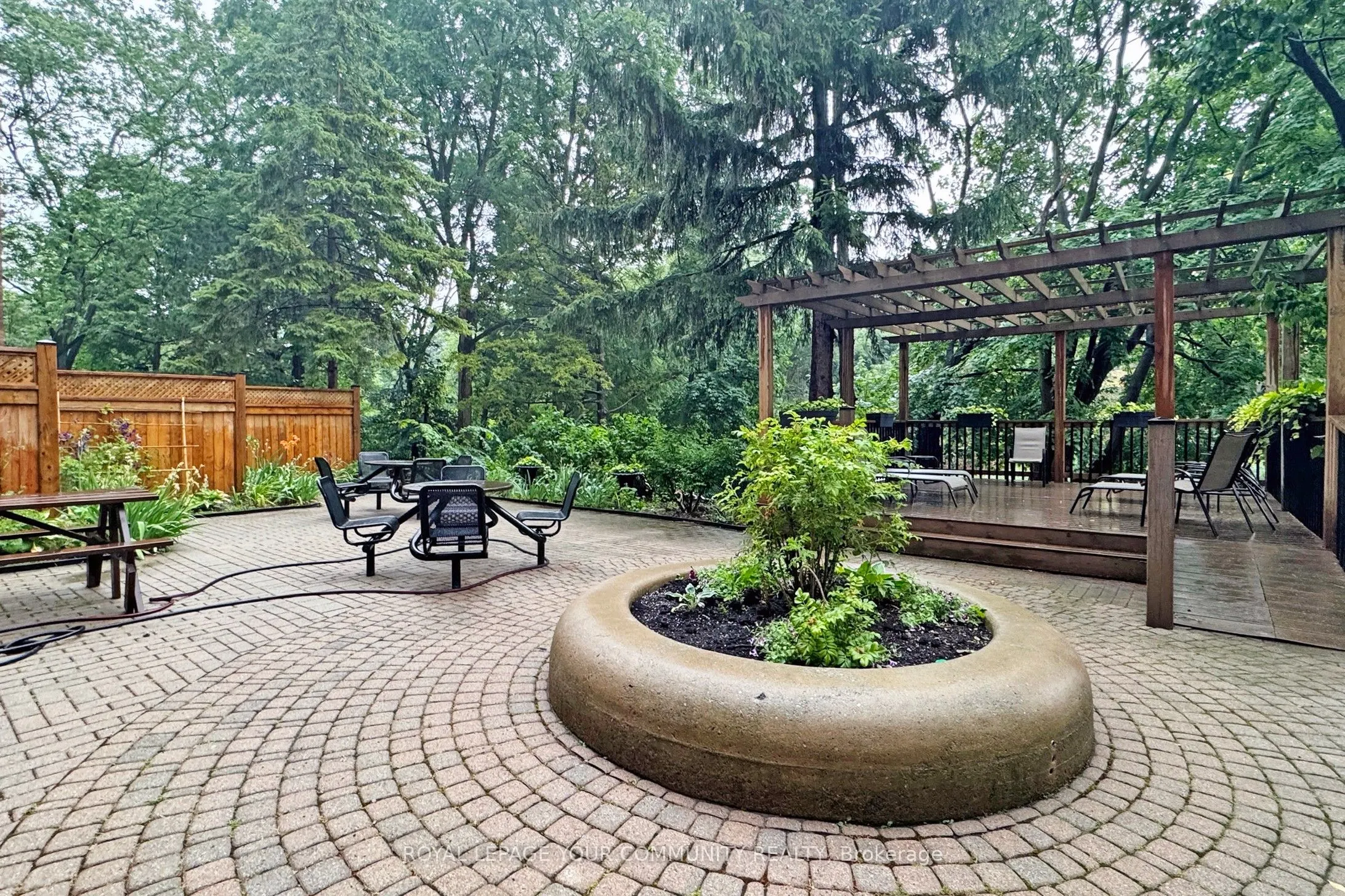 1665 Victoria Park Avenue, #806