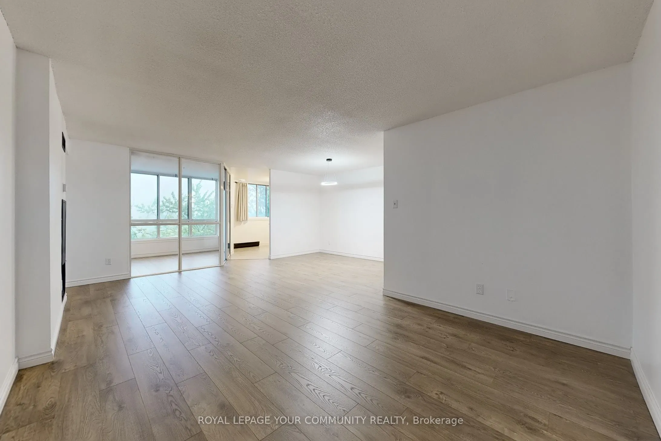 1665 Victoria Park Avenue, #806