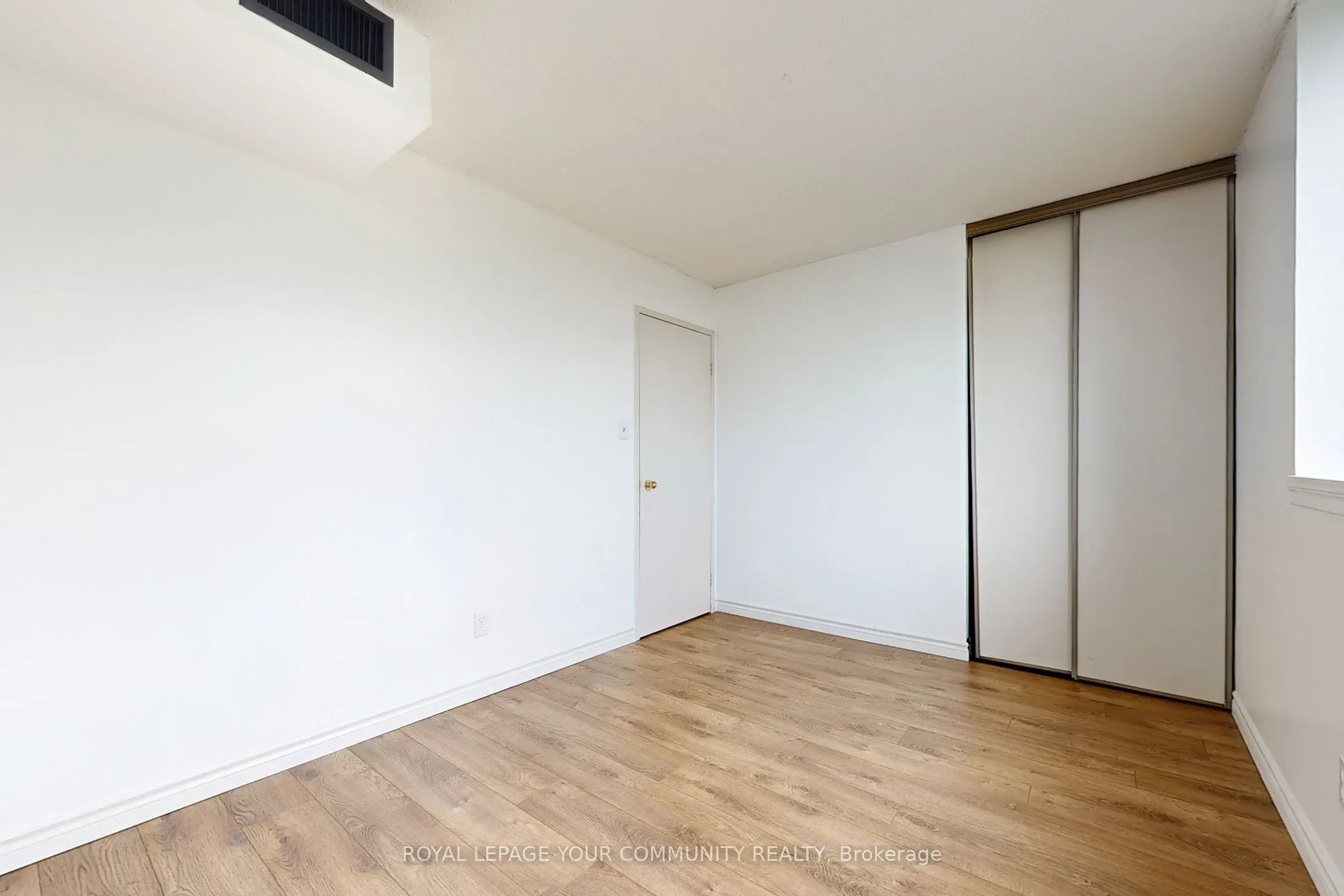 1665 Victoria Park Avenue, #806