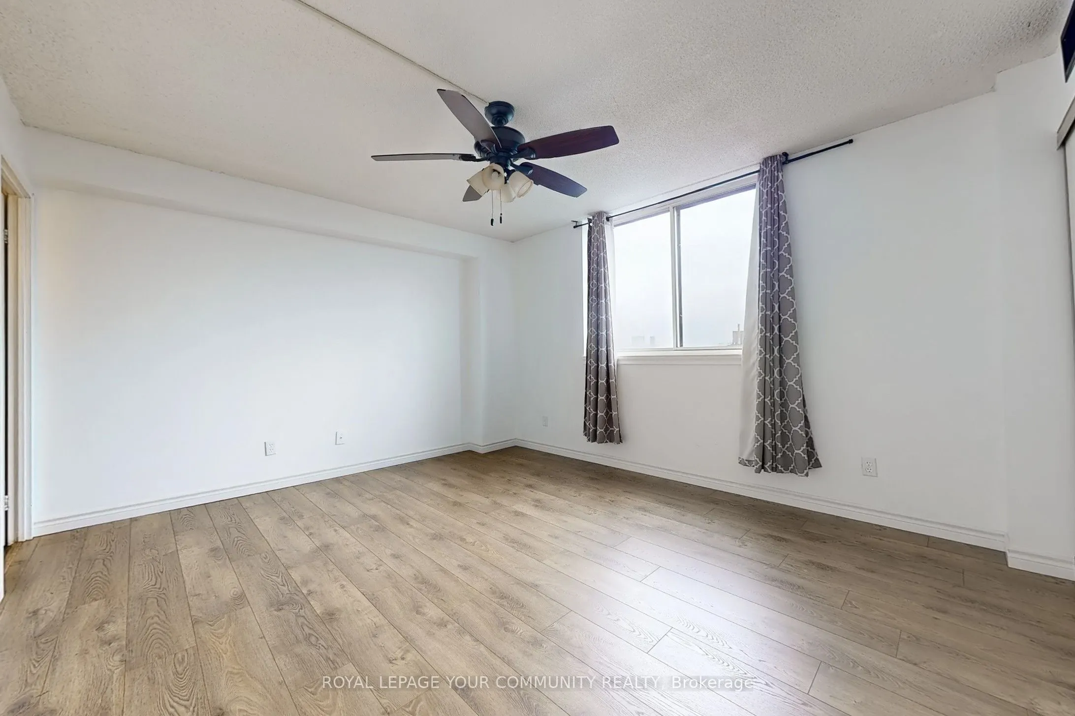 1665 Victoria Park Avenue, #806