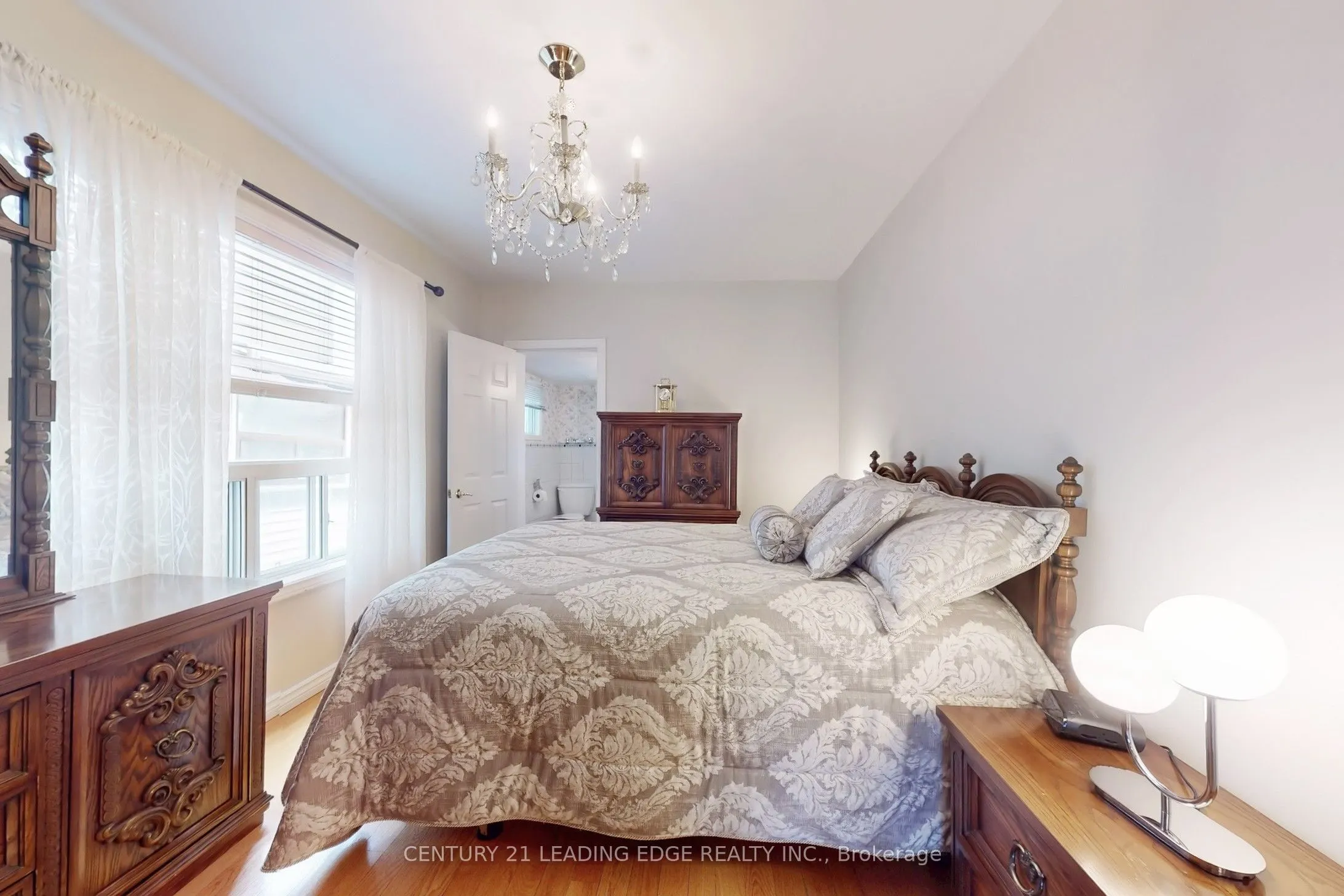 34 CHISHOLM Avenue