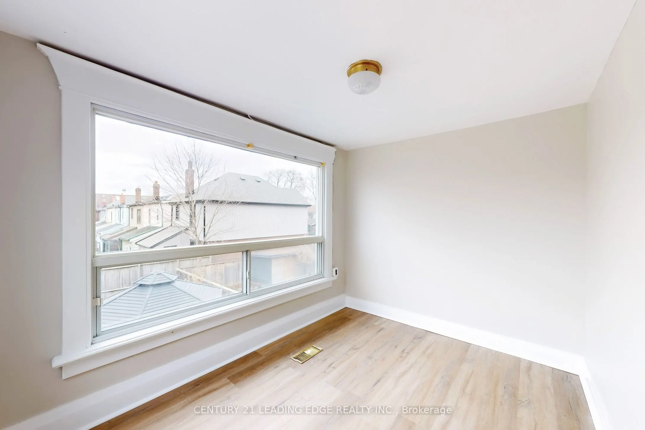 34 CHISHOLM Avenue
