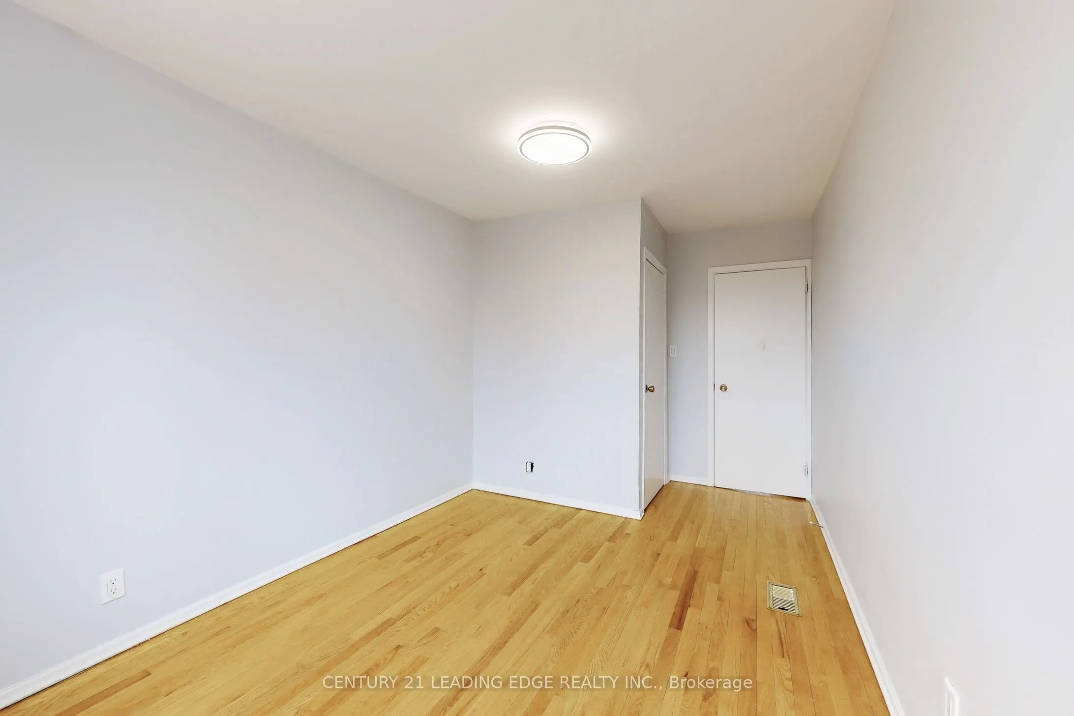 34 CHISHOLM Avenue