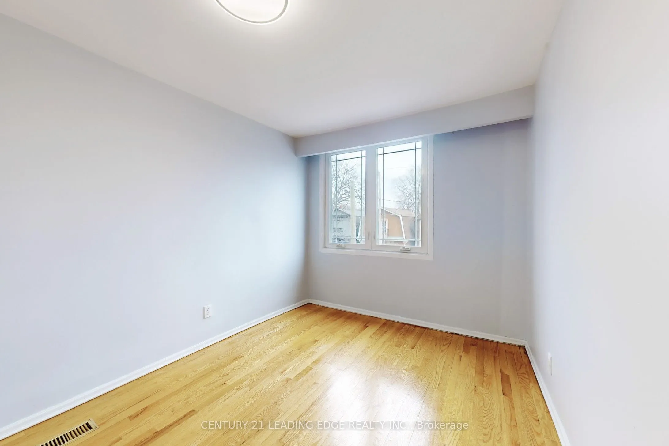 34 CHISHOLM Avenue