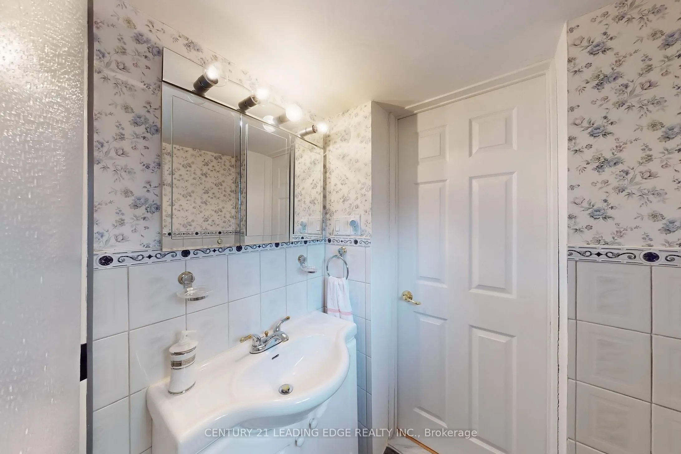 34 CHISHOLM Avenue