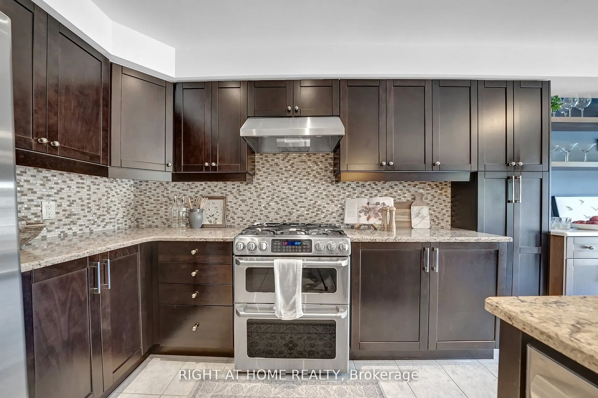 6 Vetzal Court
