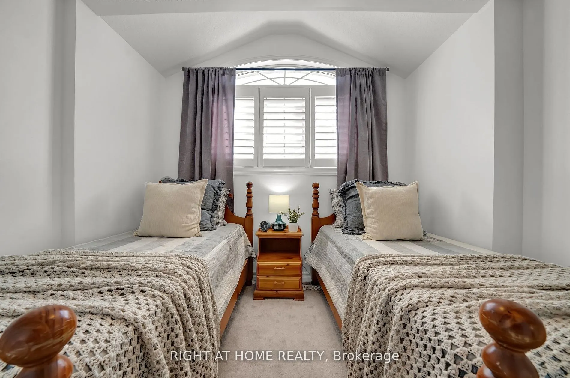 6 Vetzal Court