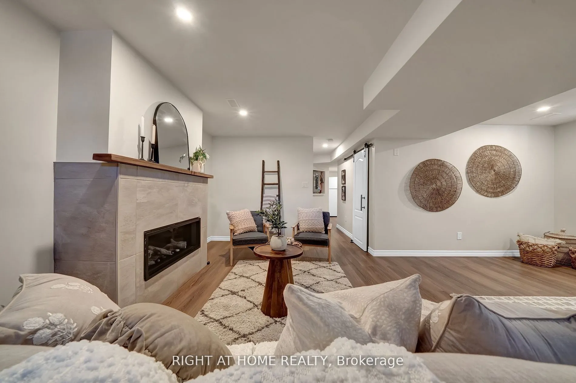 6 Vetzal Court
