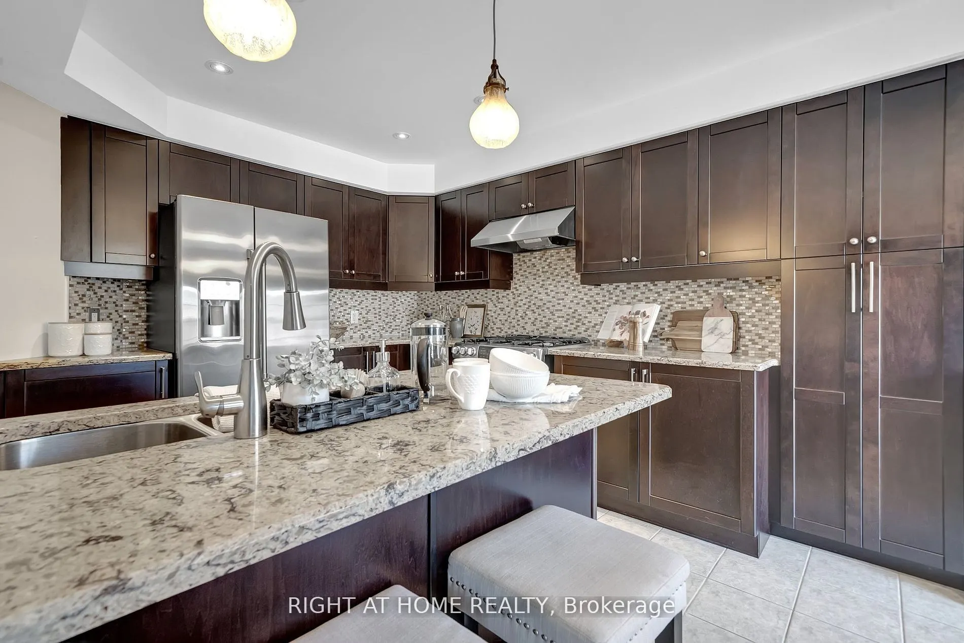 6 Vetzal Court