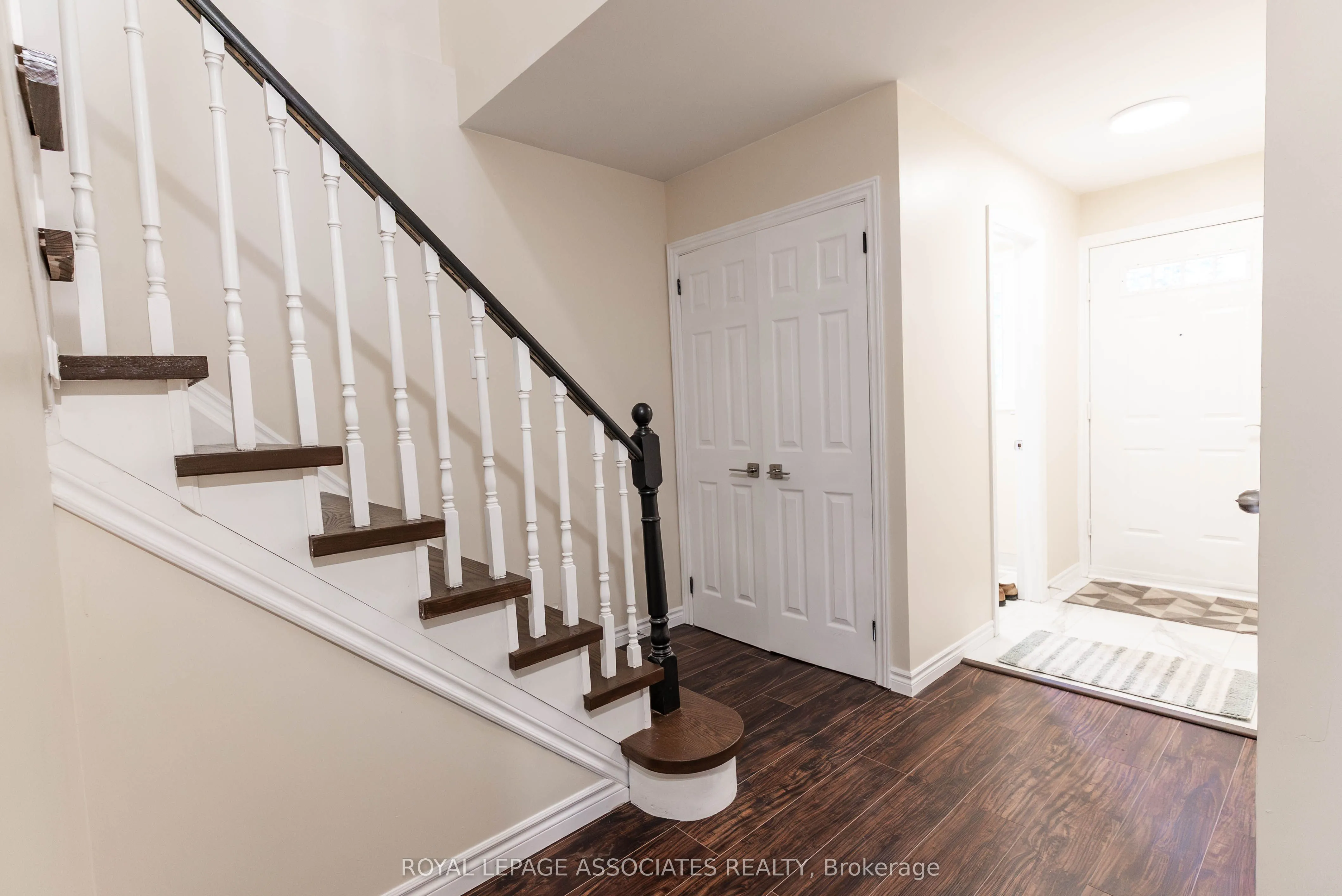 1553 Norwill Crescent