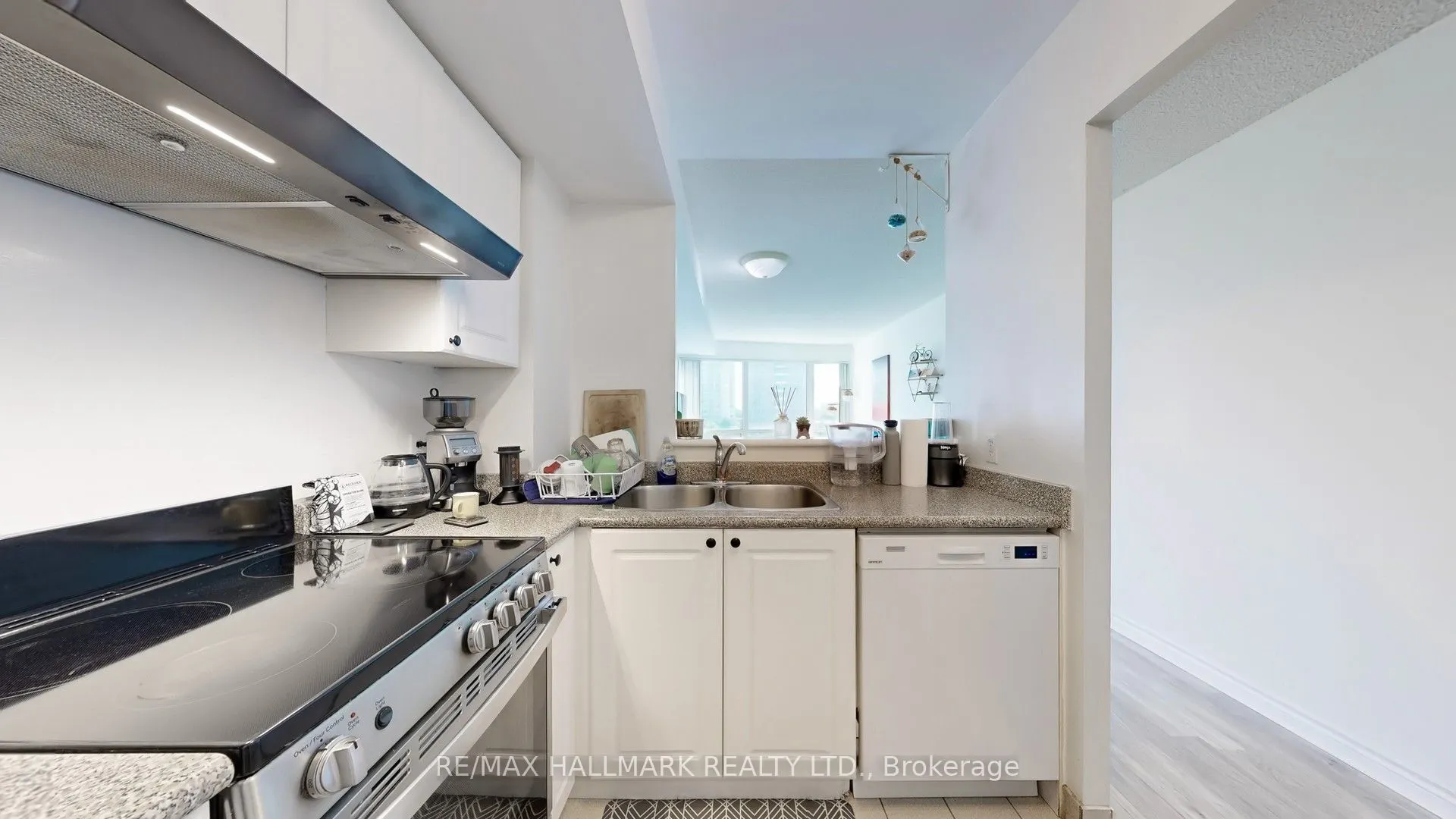 8 Lee Centre Drive, #505