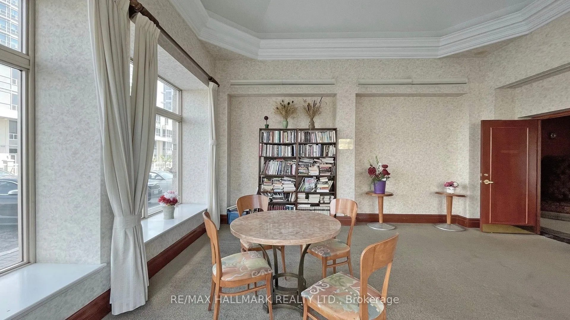 8 Lee Centre Drive, #505