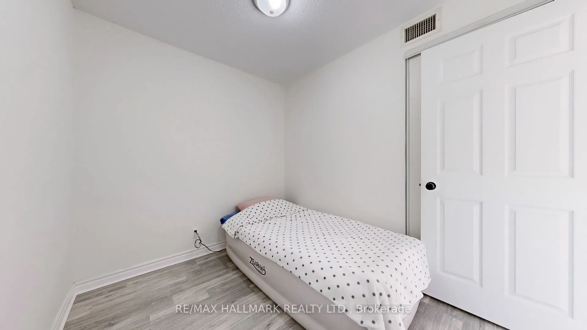8 Lee Centre Drive, #505