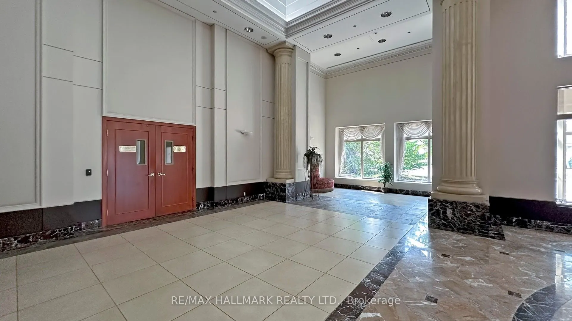 8 Lee Centre Drive, #505