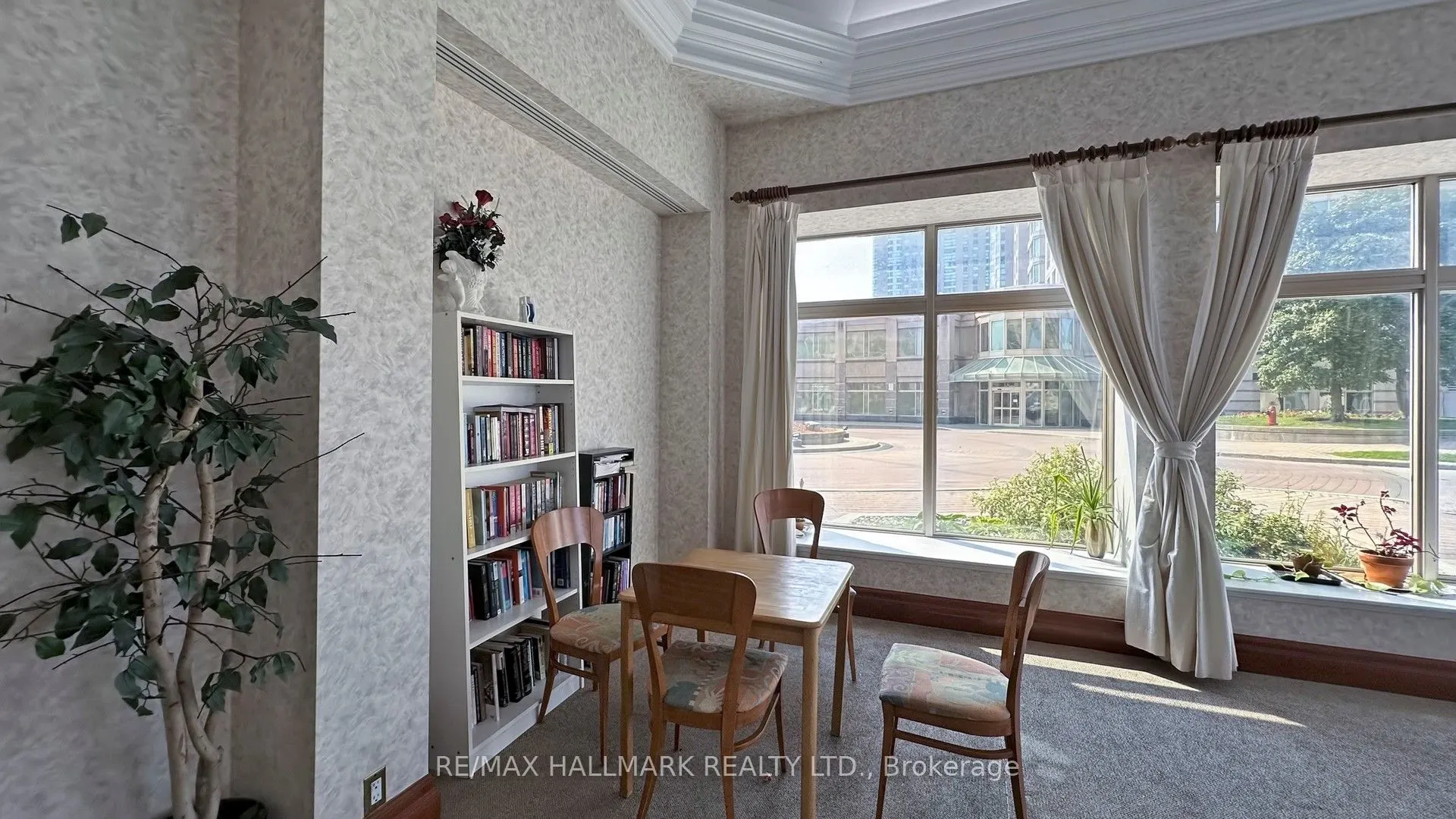 8 Lee Centre Drive, #505
