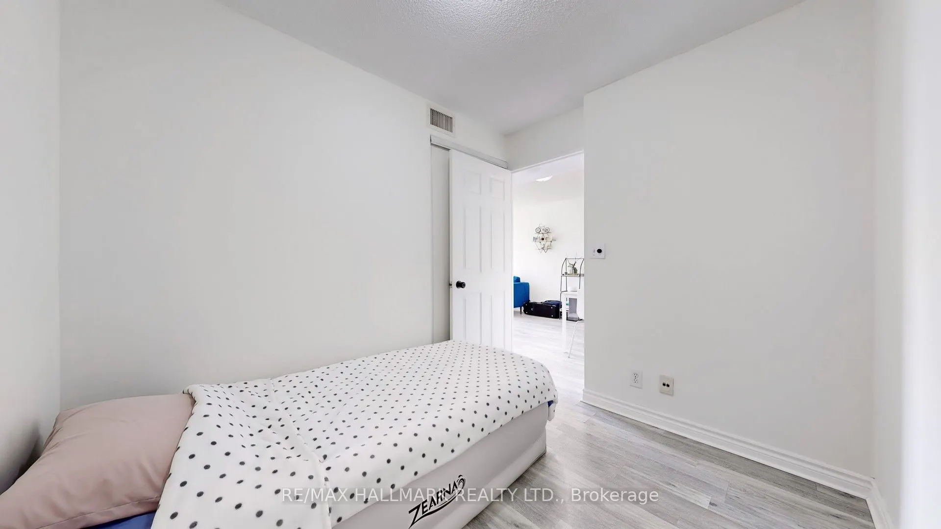 8 Lee Centre Drive, #505