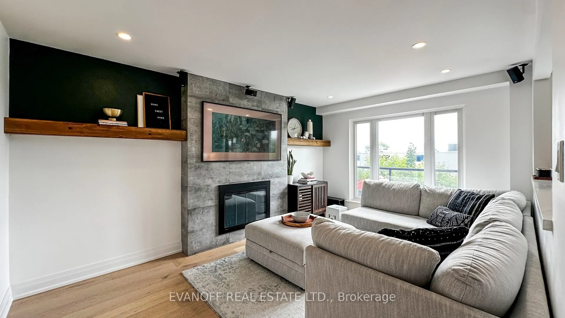 558 Edge Lane