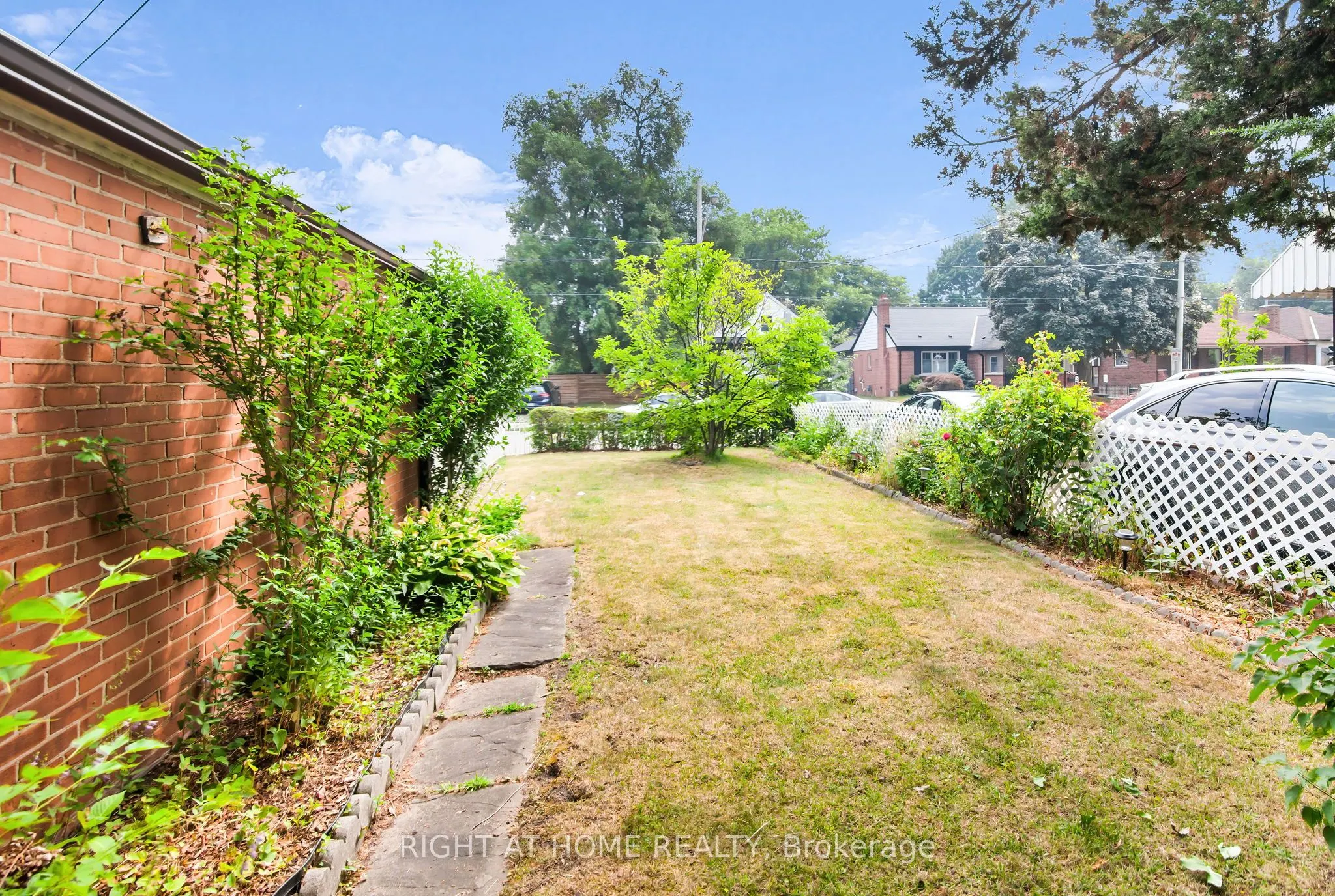 344 Linsmore Crescent