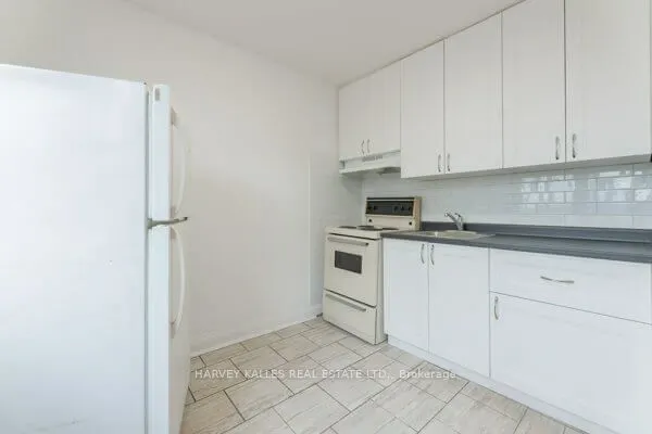 330 Chisholm Avenue, #12