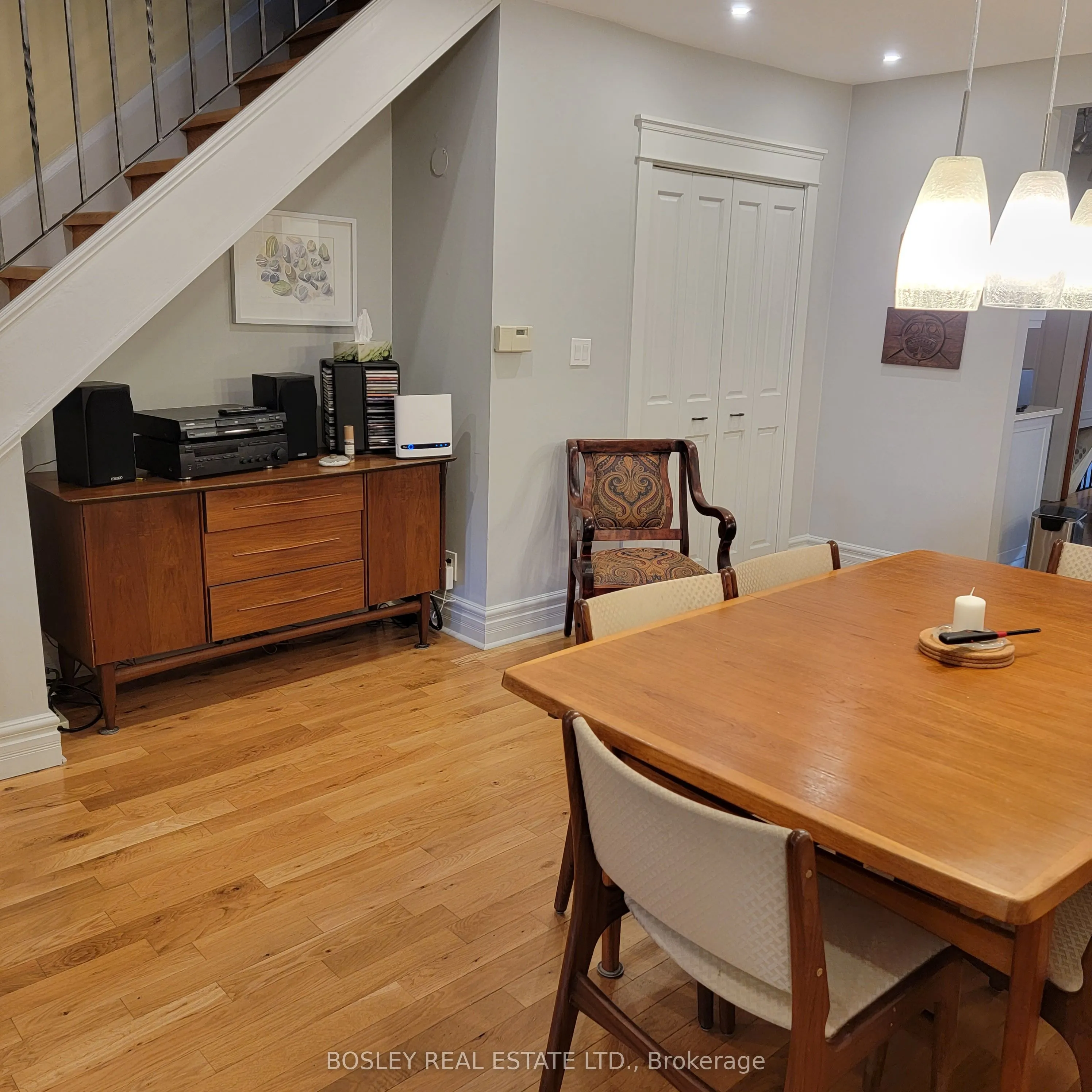 77 Linnsmore Crescent, #Main / 2nd