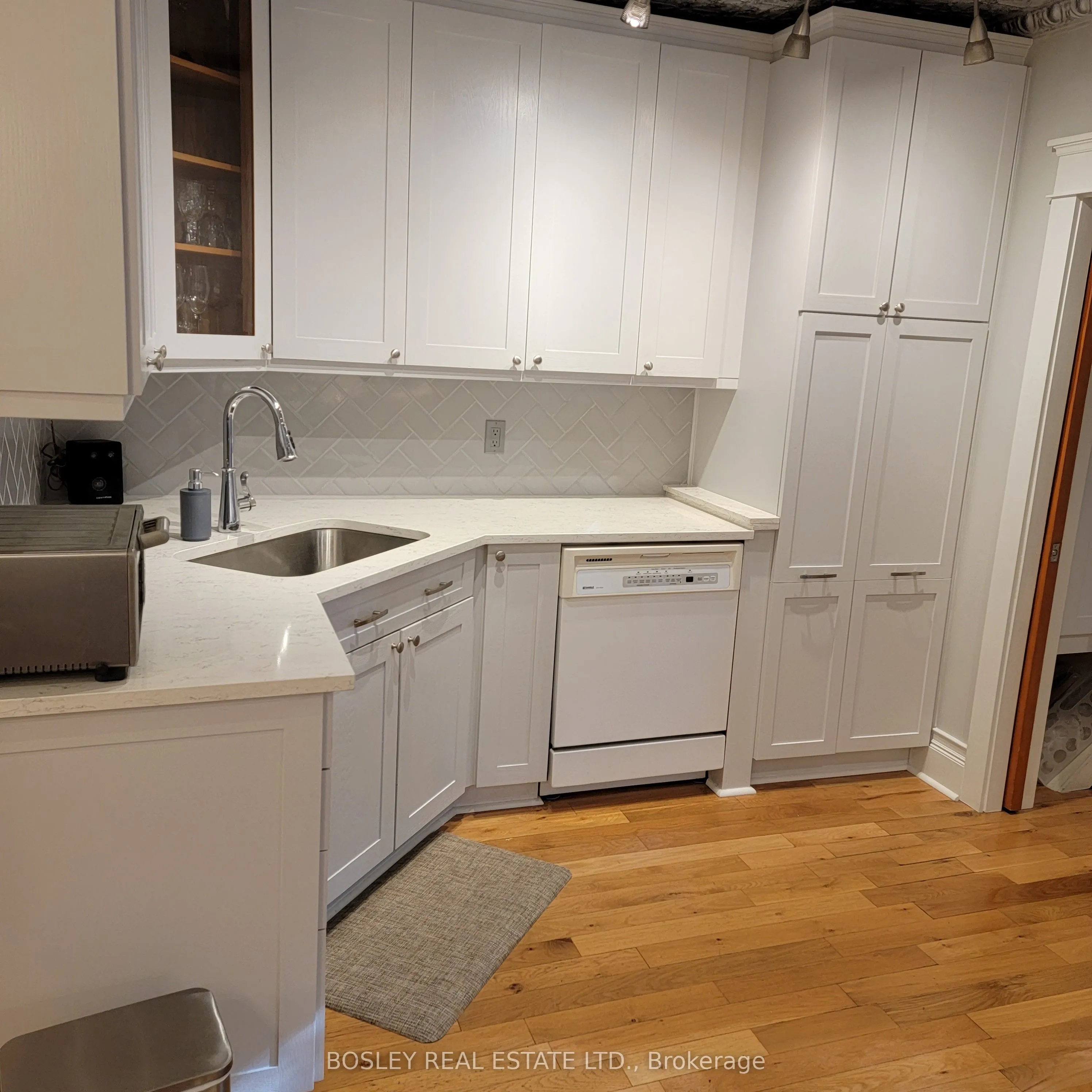77 Linnsmore Crescent, #Main / 2nd