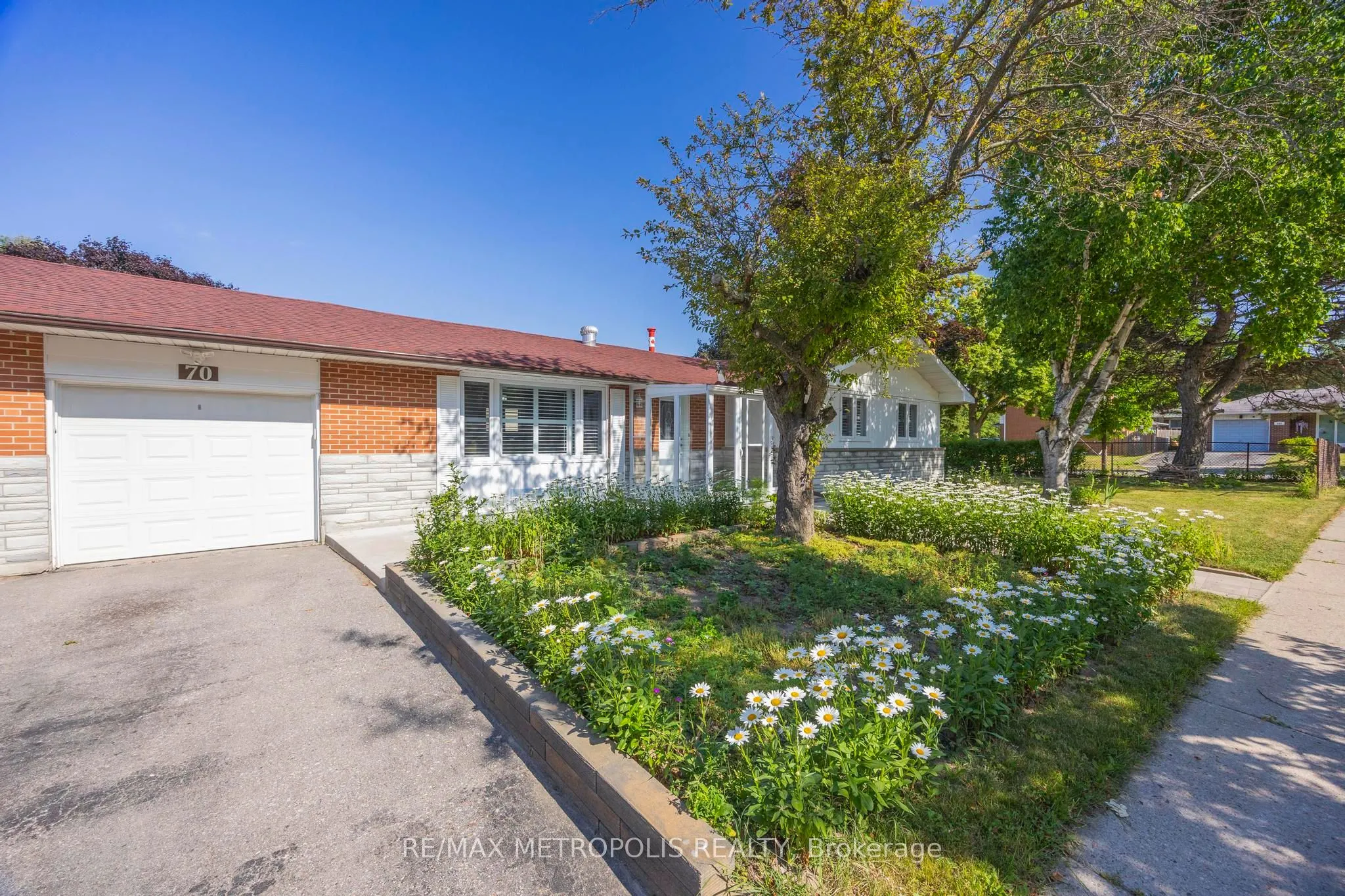 70 Sunderland Crescent
