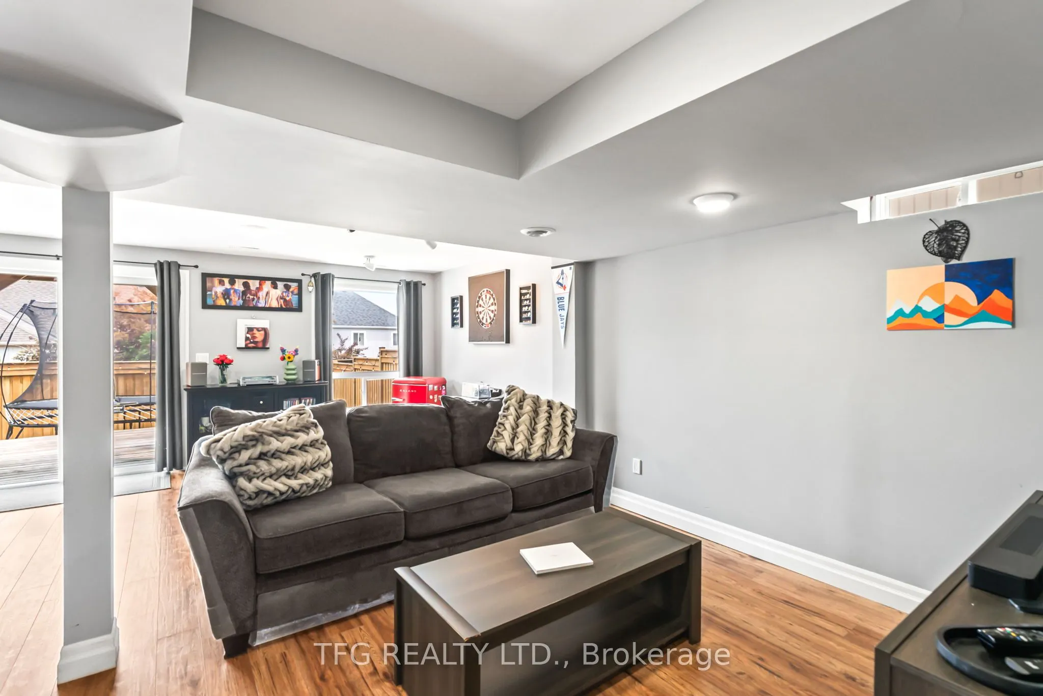 1187 Ashgrove Crescent
