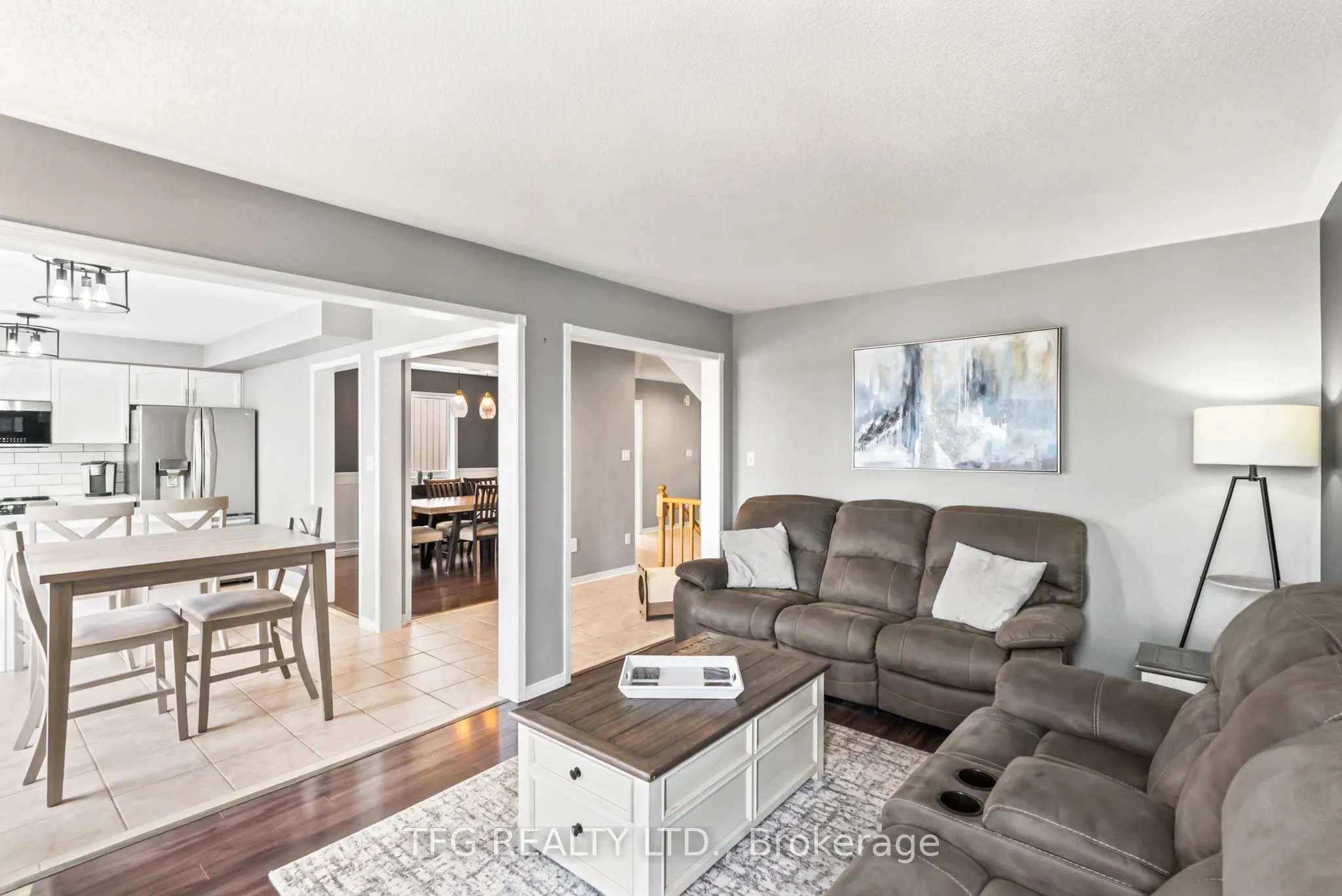 1187 Ashgrove Crescent