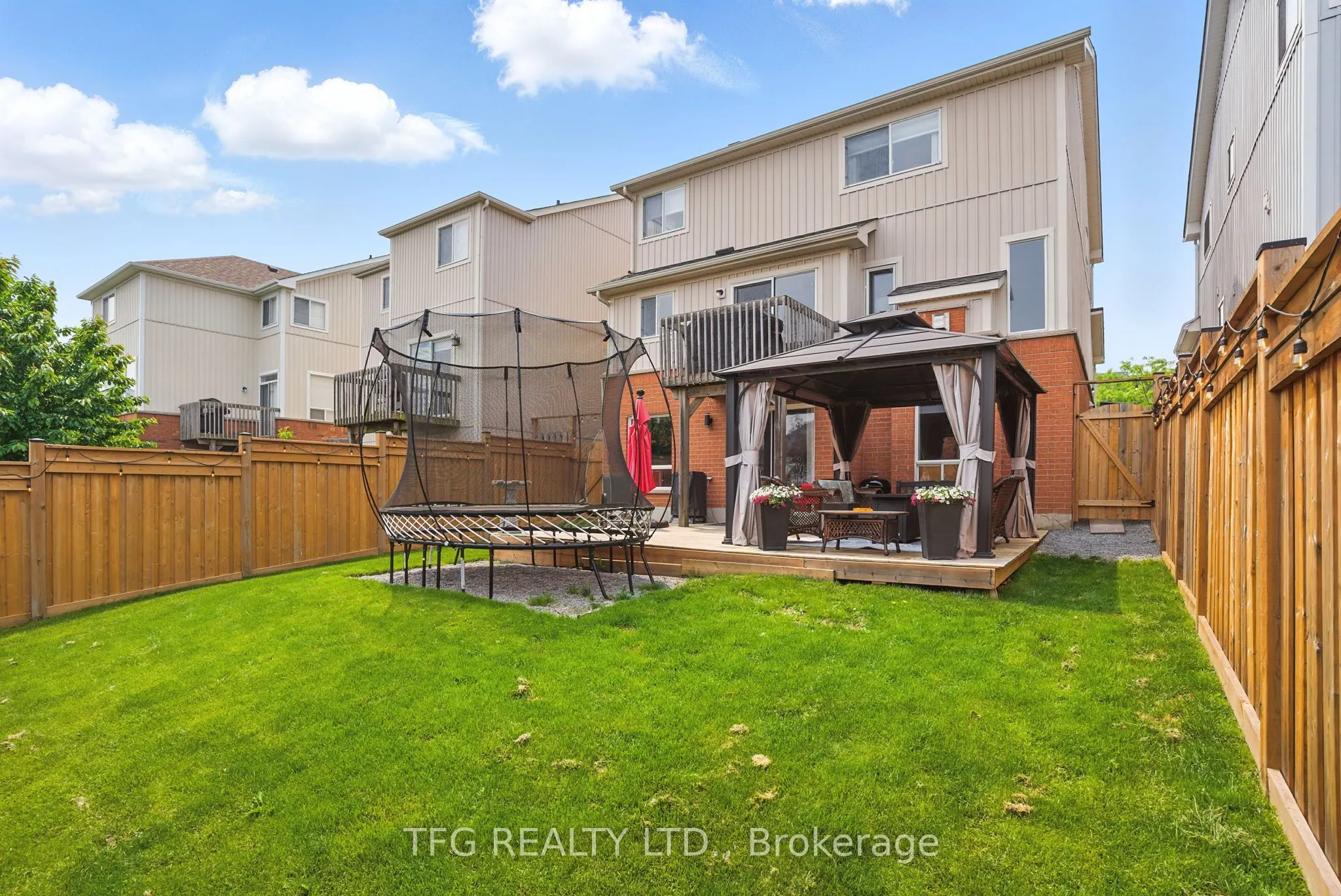 1187 Ashgrove Crescent