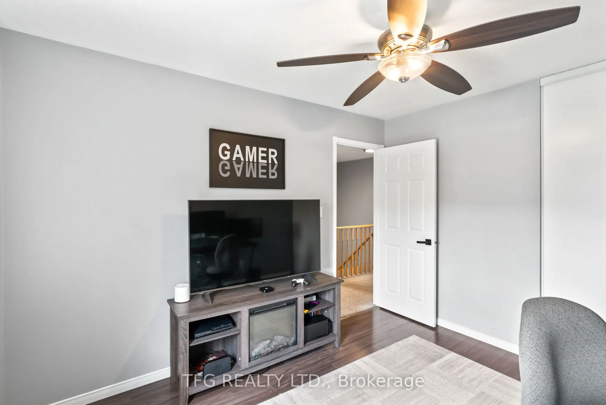 1187 Ashgrove Crescent