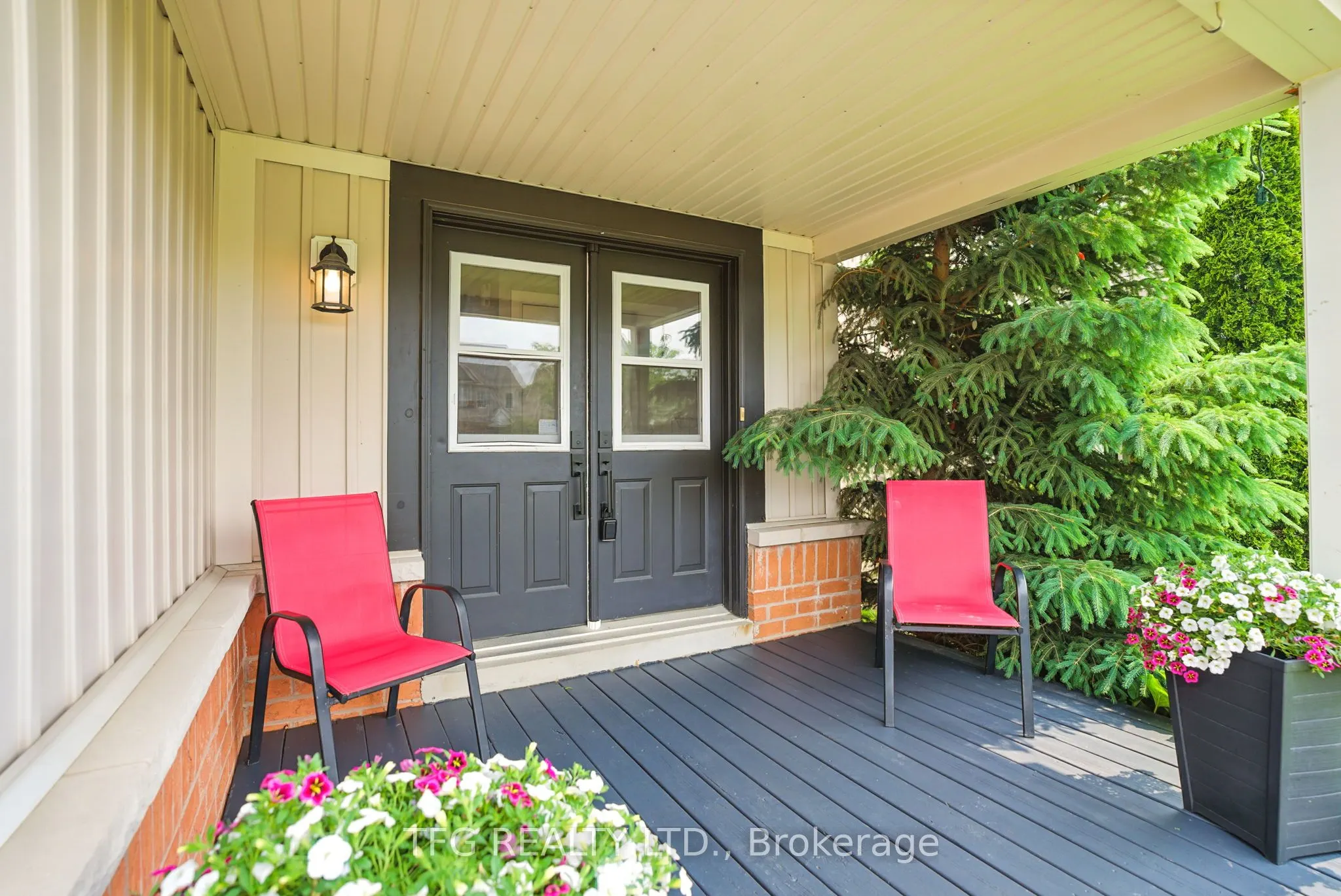 1187 Ashgrove Crescent