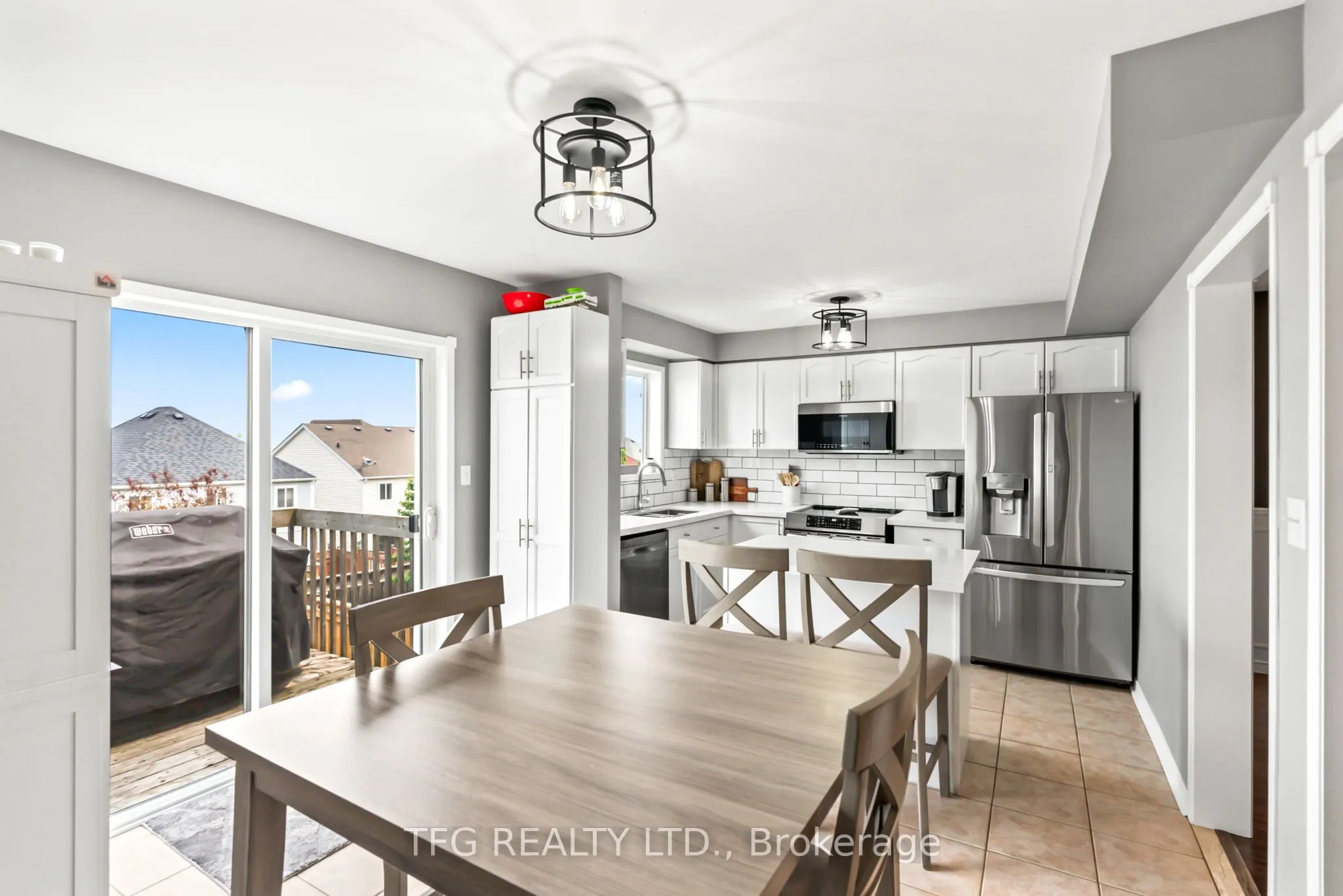 1187 Ashgrove Crescent